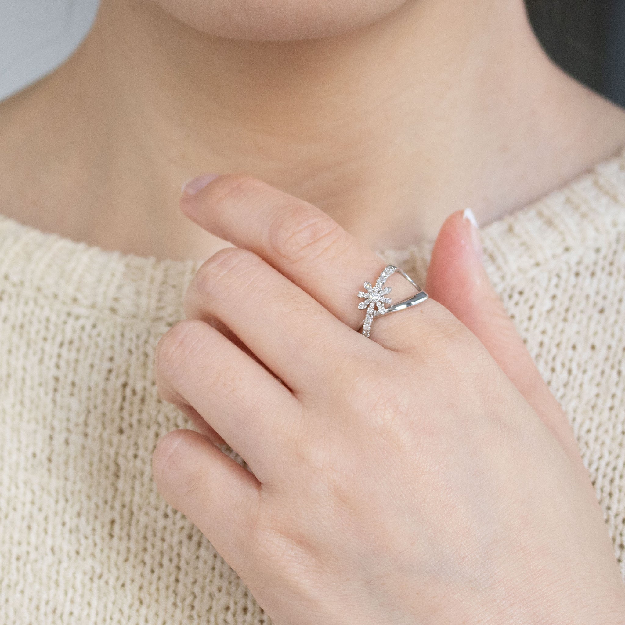 ダイヤモンド プラチナリング(フラワーモチーフ/4月誕生石)《26A01806》