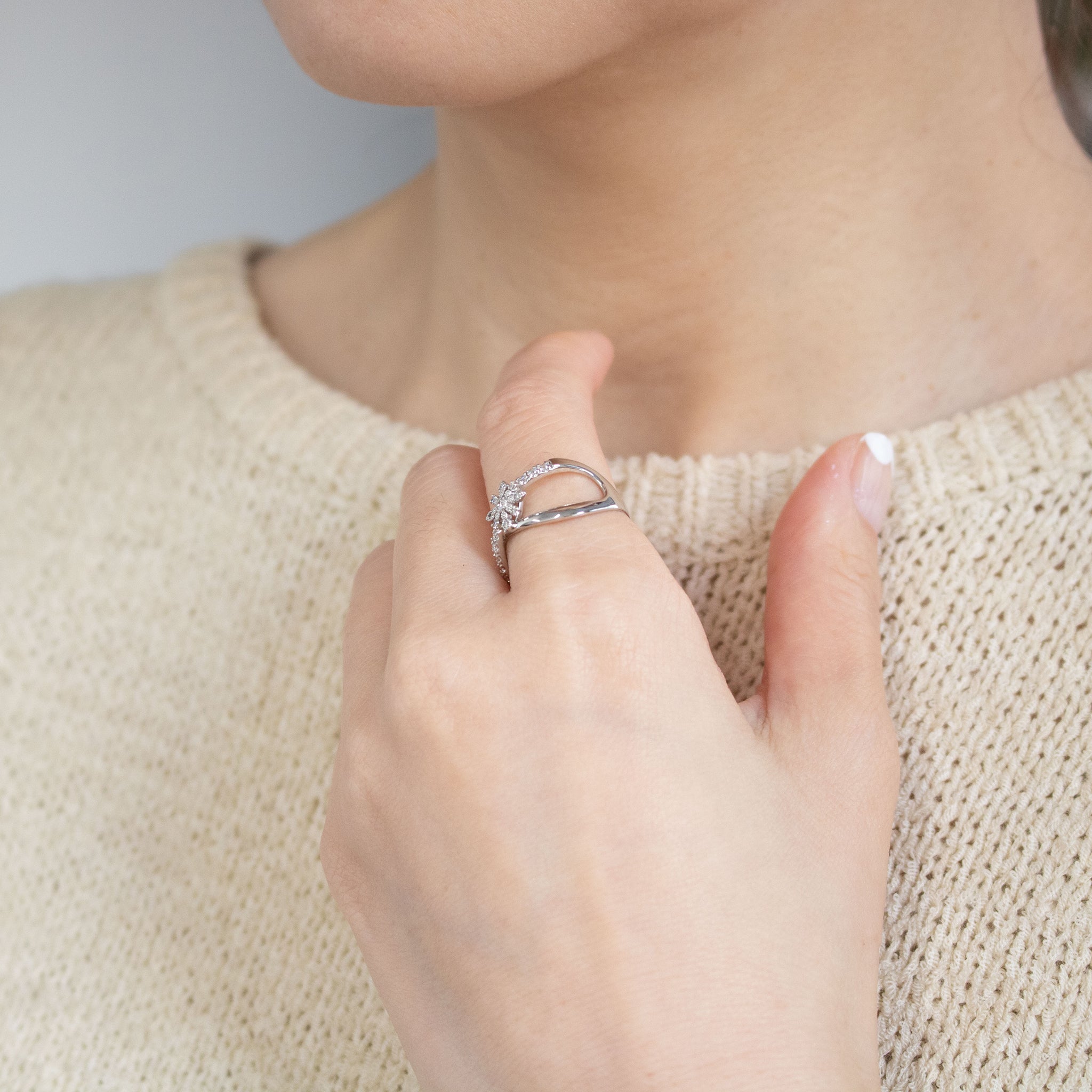 ダイヤモンド プラチナリング(フラワーモチーフ/4月誕生石)《26A01806》