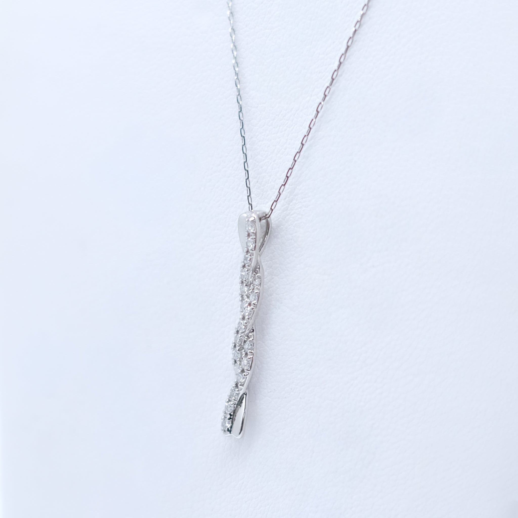 ダイヤモンド プラチナネックレス(4月誕生石)《26A01808》