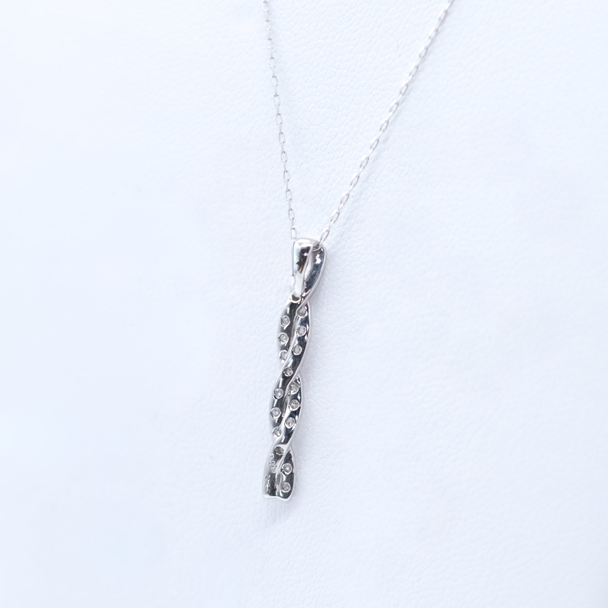 ダイヤモンド プラチナネックレス(4月誕生石)《26A01808》