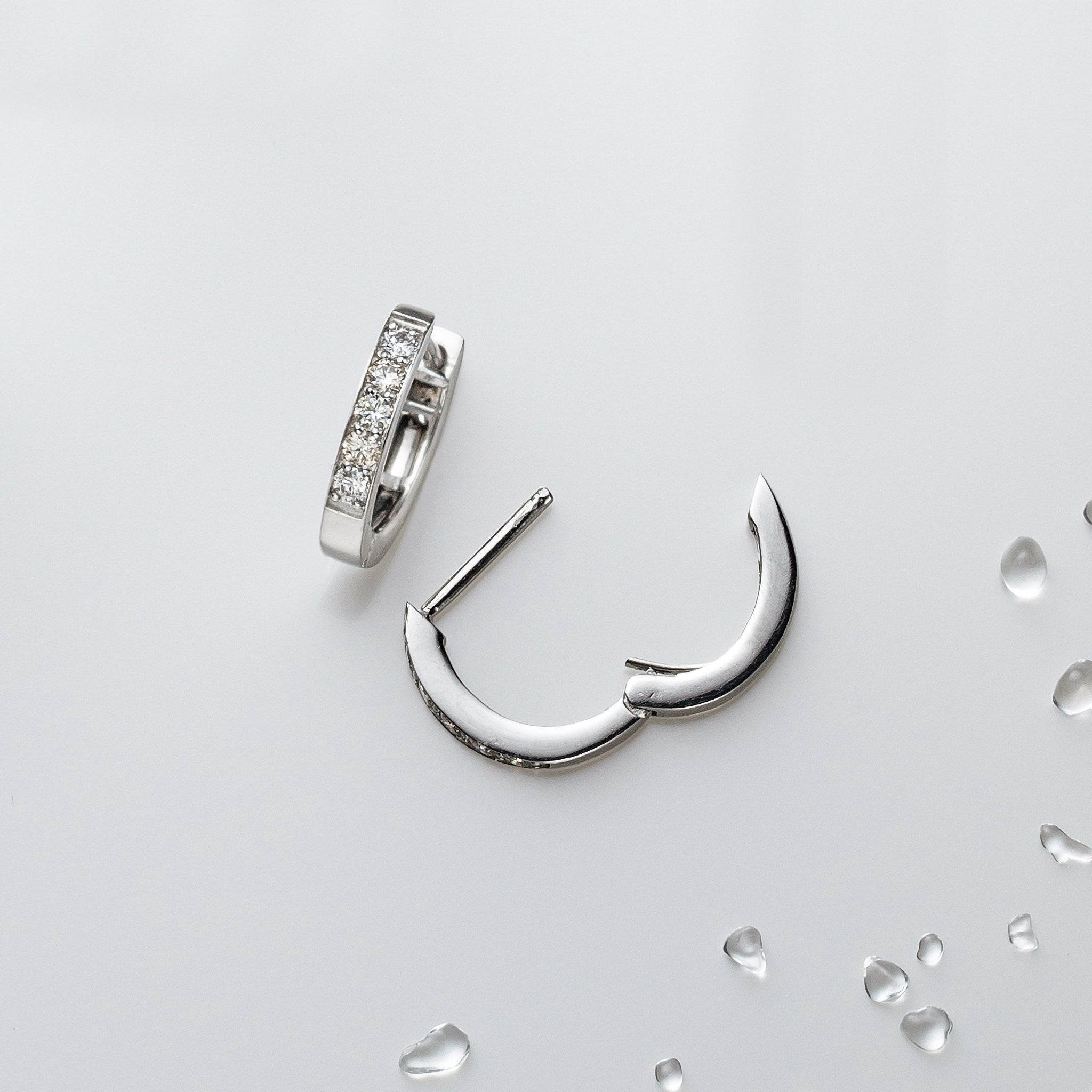 ダイヤモンド プラチナピアス(フープ/4月誕生石)《26A01809》