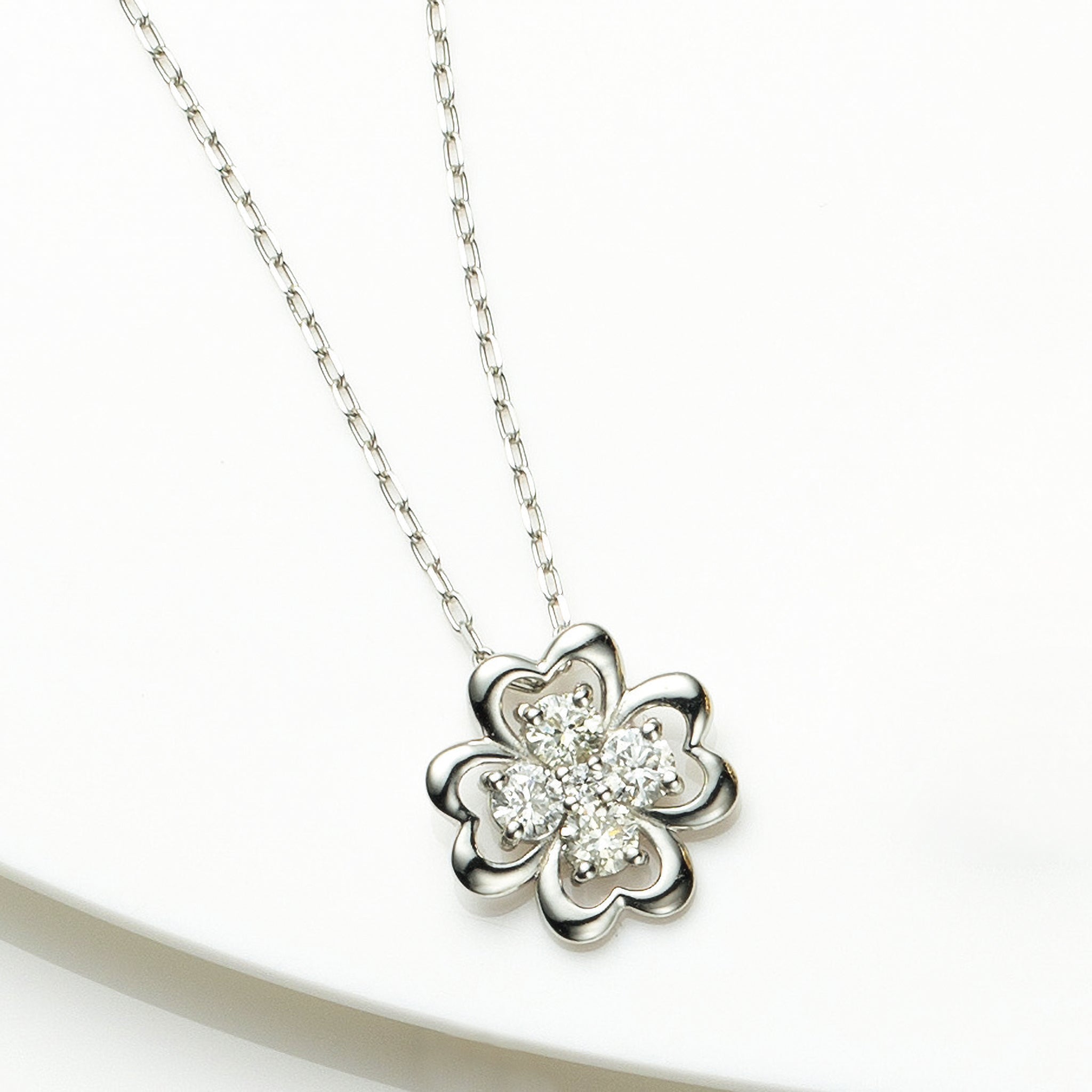 ダイヤモンド プラチナネックレス(クローバーモチーフ/4月誕生石)《26A01901》