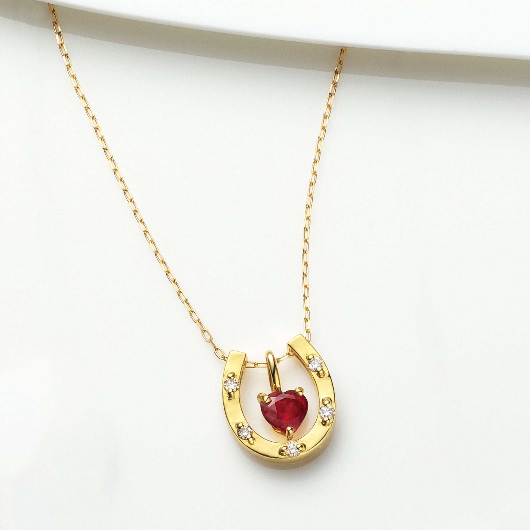 ルビー/ダイヤモンドK18ネックレス(クレサンベール/馬蹄モチーフ/7月