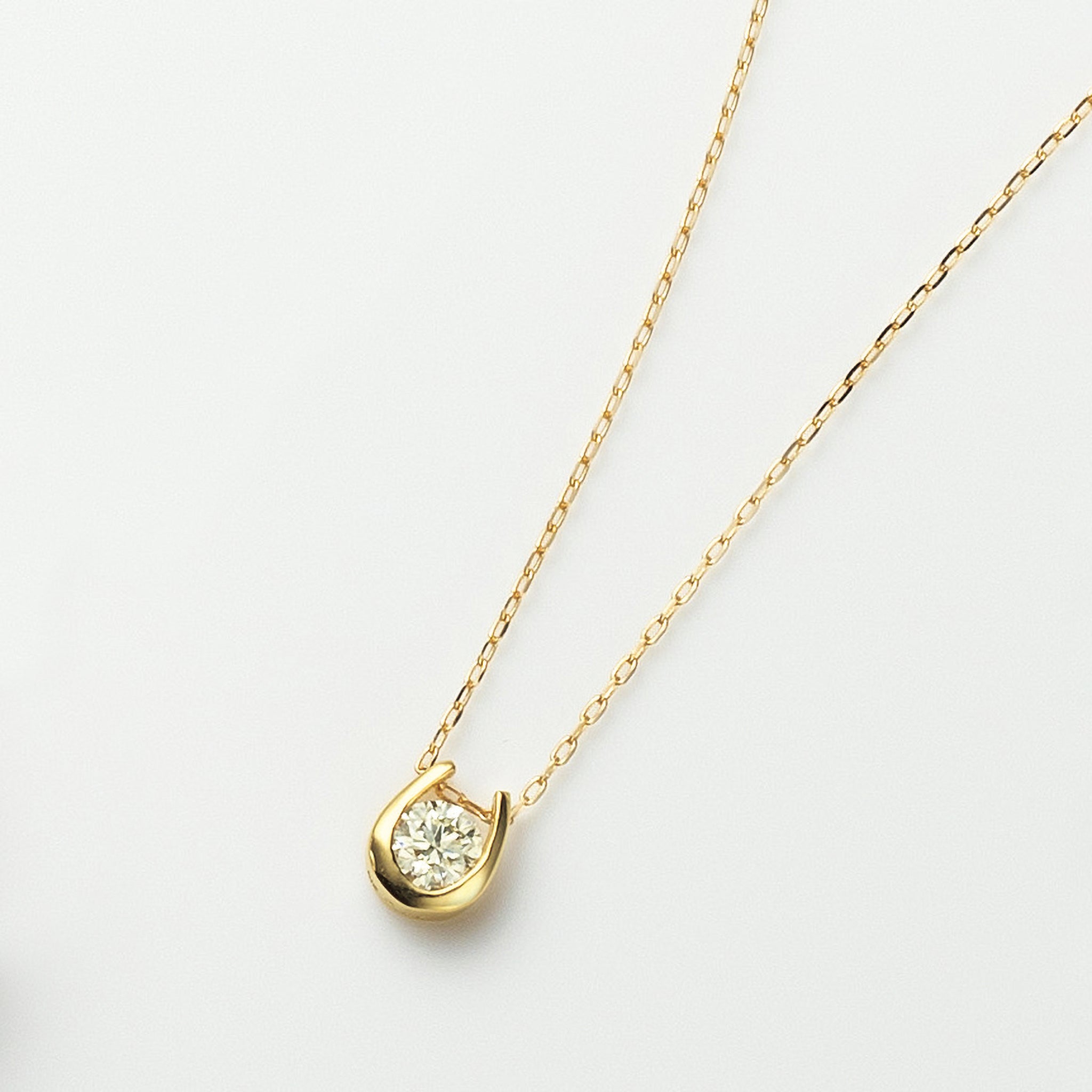 ダイヤモンド K18ネックレス(馬蹄モチーフ/4月誕生石)《26A01908》