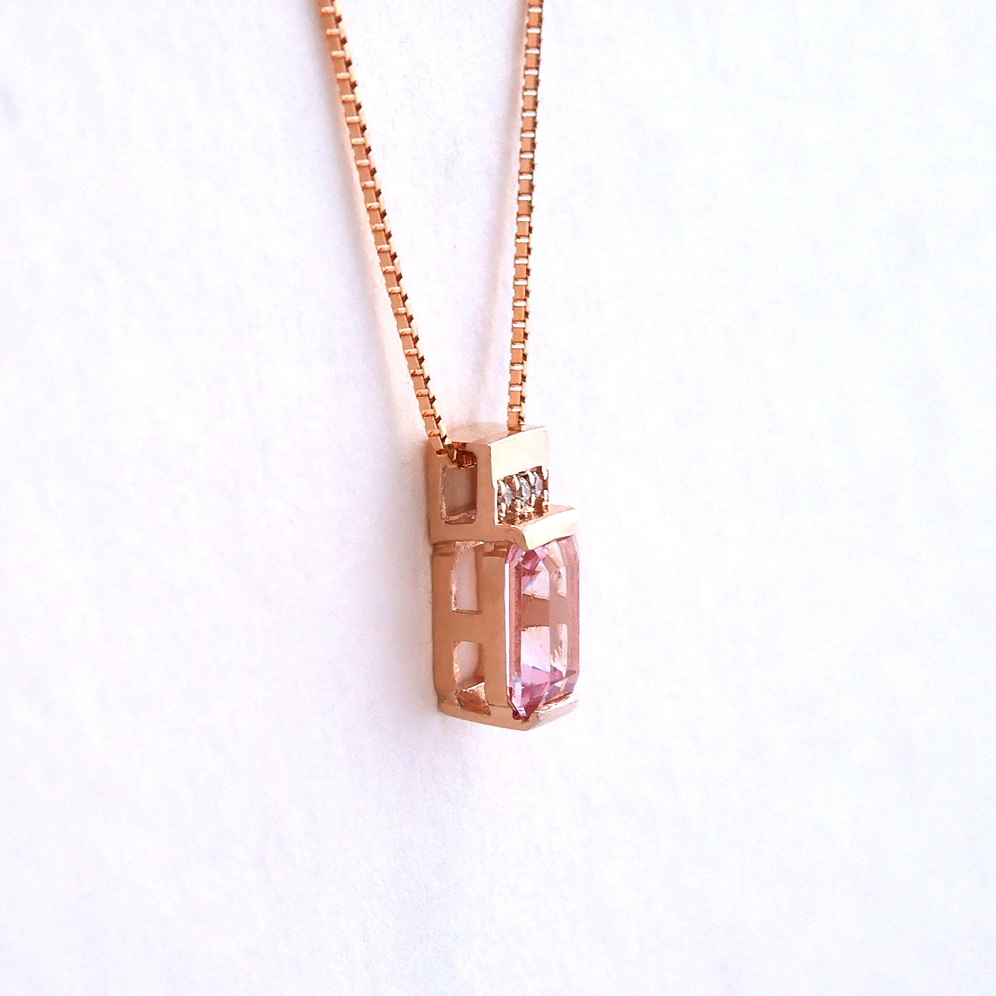 モルガナイト/ダイヤモンド K18ネックレス(ラディアントカット/4月誕生石)《26A02009》