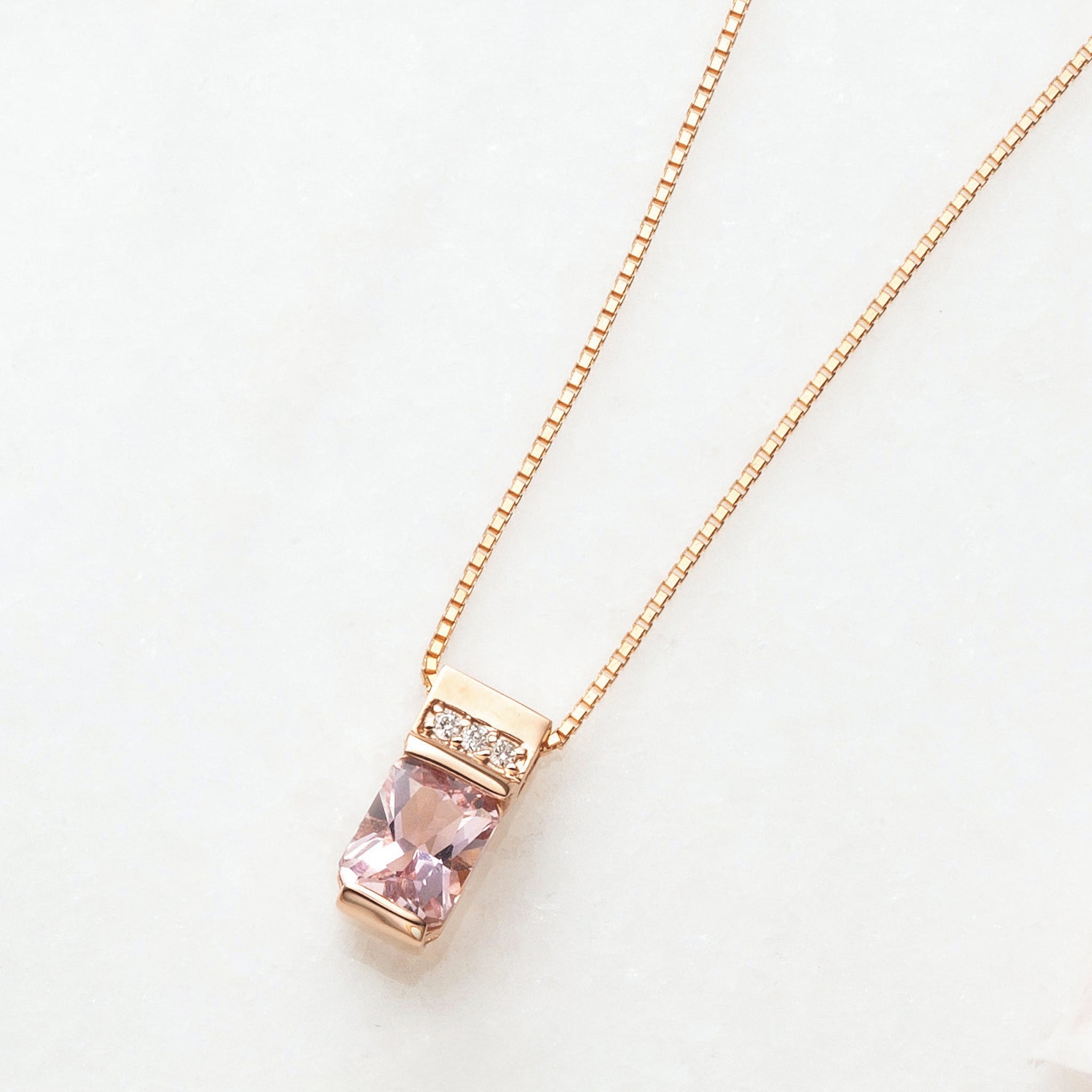 モルガナイト/ダイヤモンド K18ネックレス(ラディアントカット/4月誕生石)《26A02009》