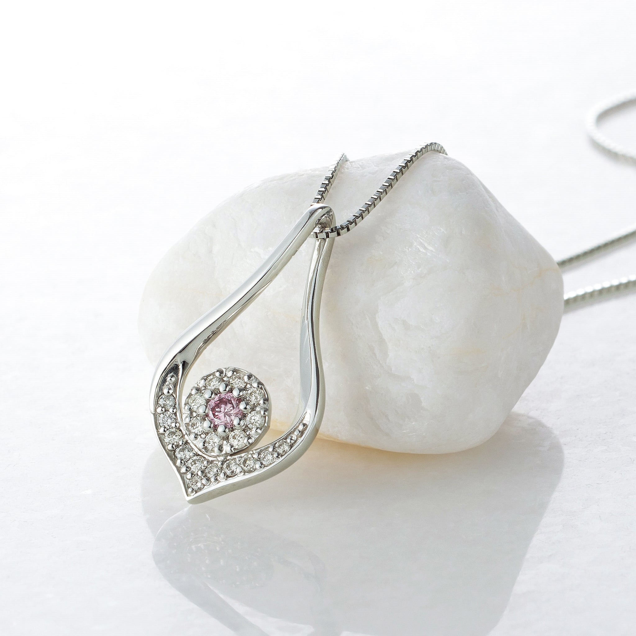 【限定2点】ピンクダイヤモンド/ダイヤモンド プラチナネックレス(0.04カラット/ファンシーインテンスピンク/VS2/4月誕生石/グレーディングレポート付)《26A02101》