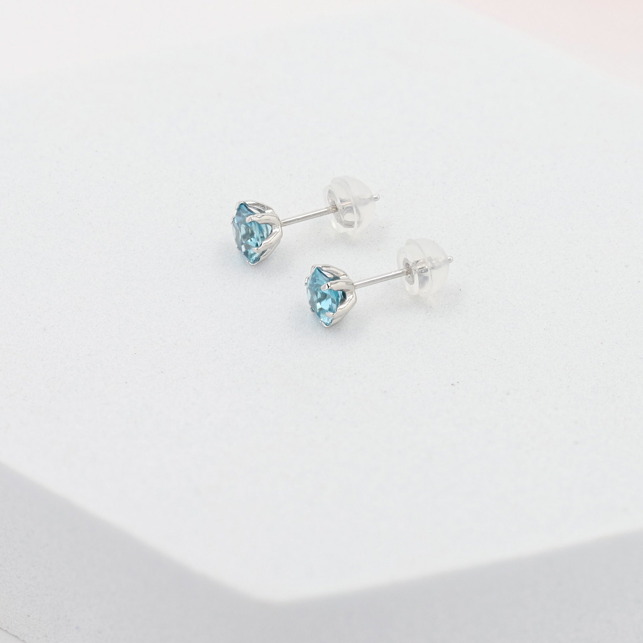 ブルージルコン プラチナピアス(ヘキサゴンカット/12月誕生石)《26A02204》