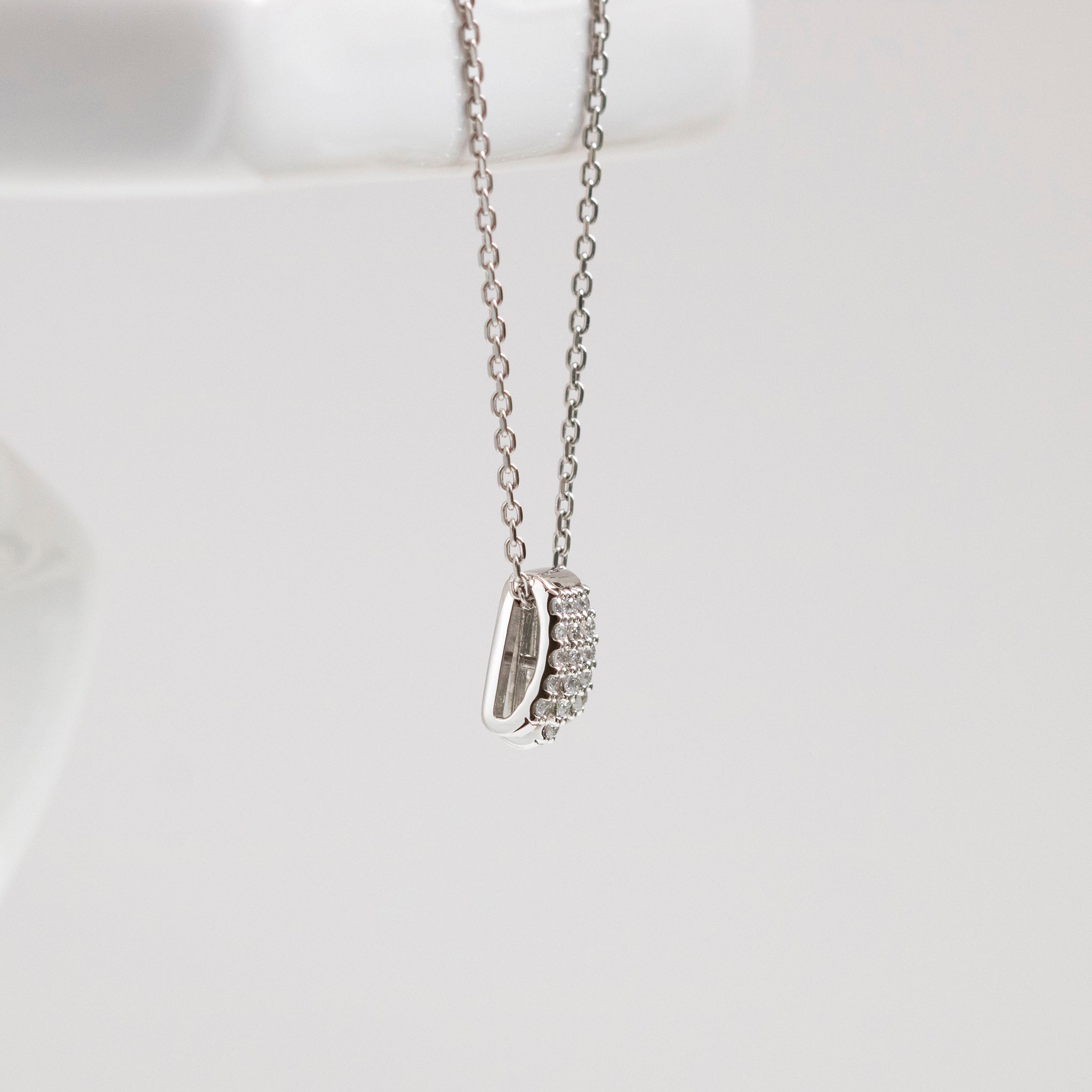 ダイヤモンド プラチナネックレス(4月誕生石)《26A02405》