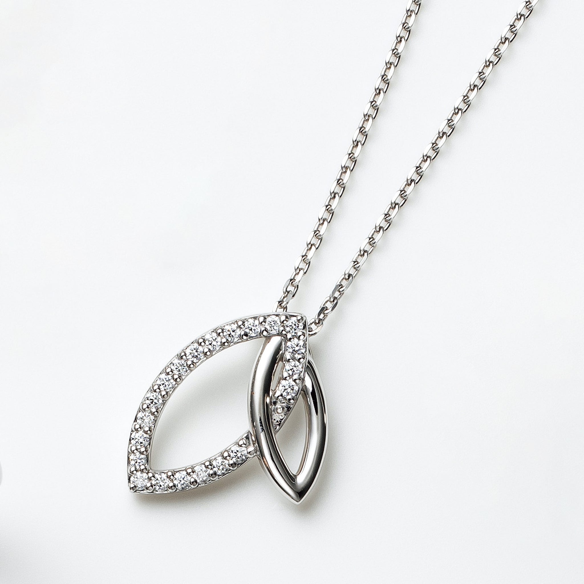 ダイヤモンド プラチナネックレス(4月誕生石)《26A02410》