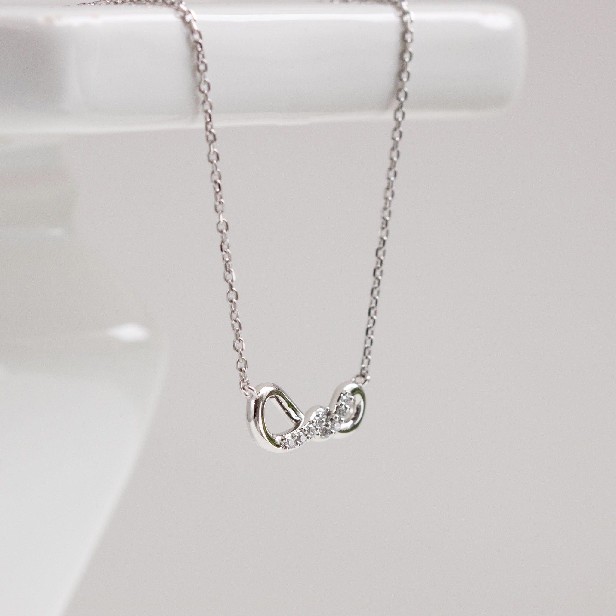 ダイヤモンド プラチナネックレス(4月誕生石)《26A02504》