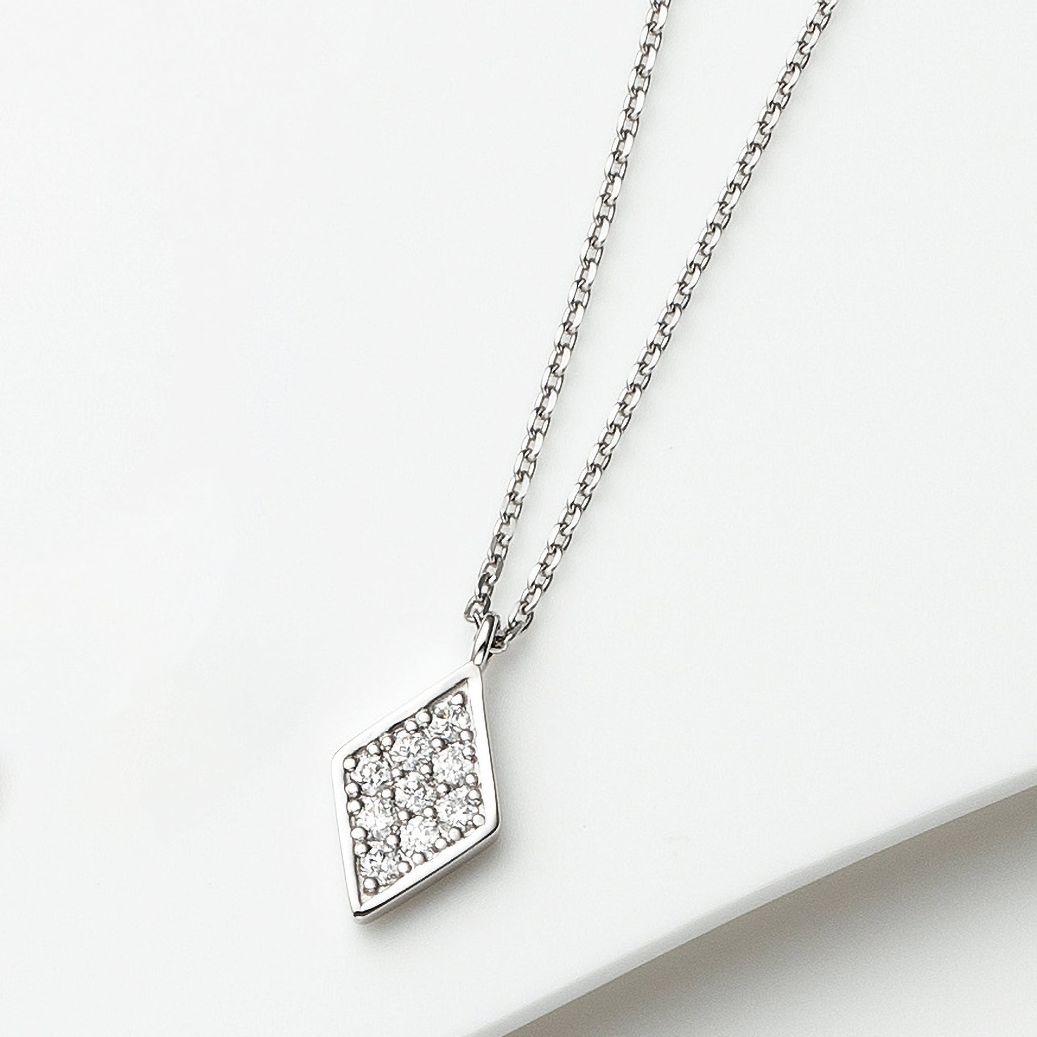 ダイヤモンド プラチナネックレス(4月誕生石)《26A02505》