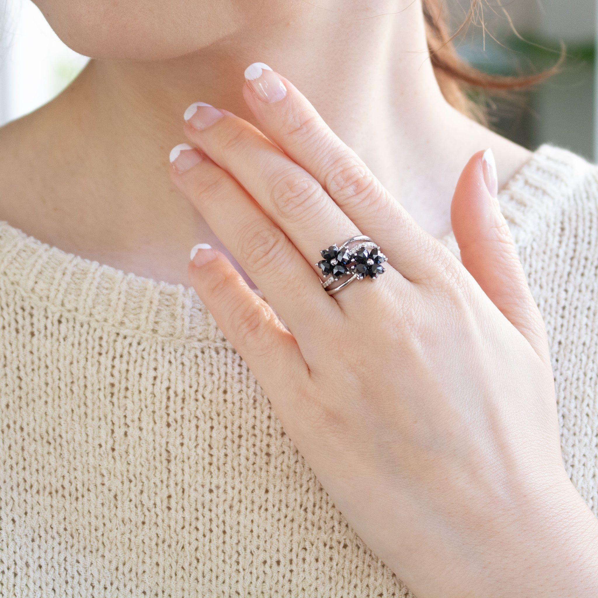 ブラックダイヤモンド/ダイヤモンド プラチナリング(ローズカット/フラワーモチーフ/4月誕生石)《26A02907》