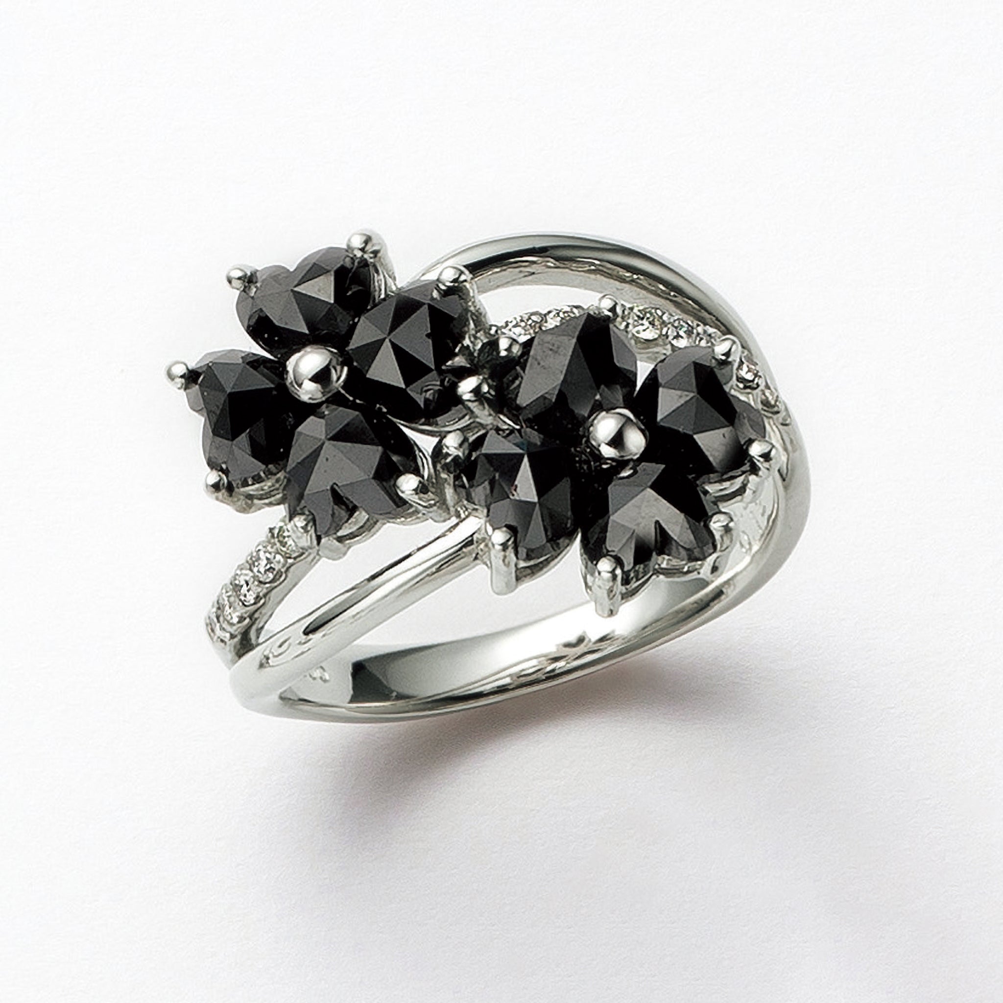 ブラックダイヤモンド/ダイヤモンド プラチナリング(ローズカット/フラワーモチーフ/4月誕生石)《26A02907》