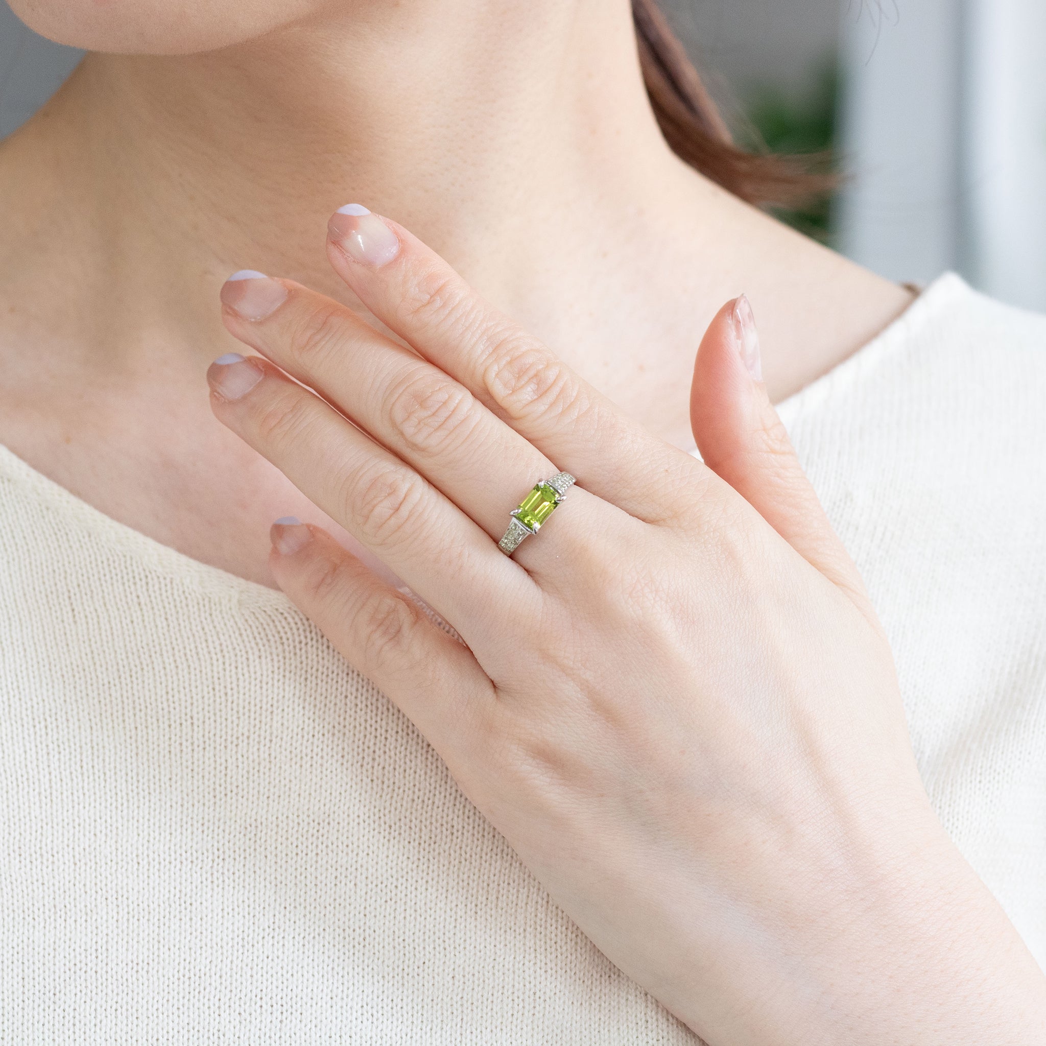 ペリドット プラチナリング(計1.5カラット/8月誕生石)《26A03001》