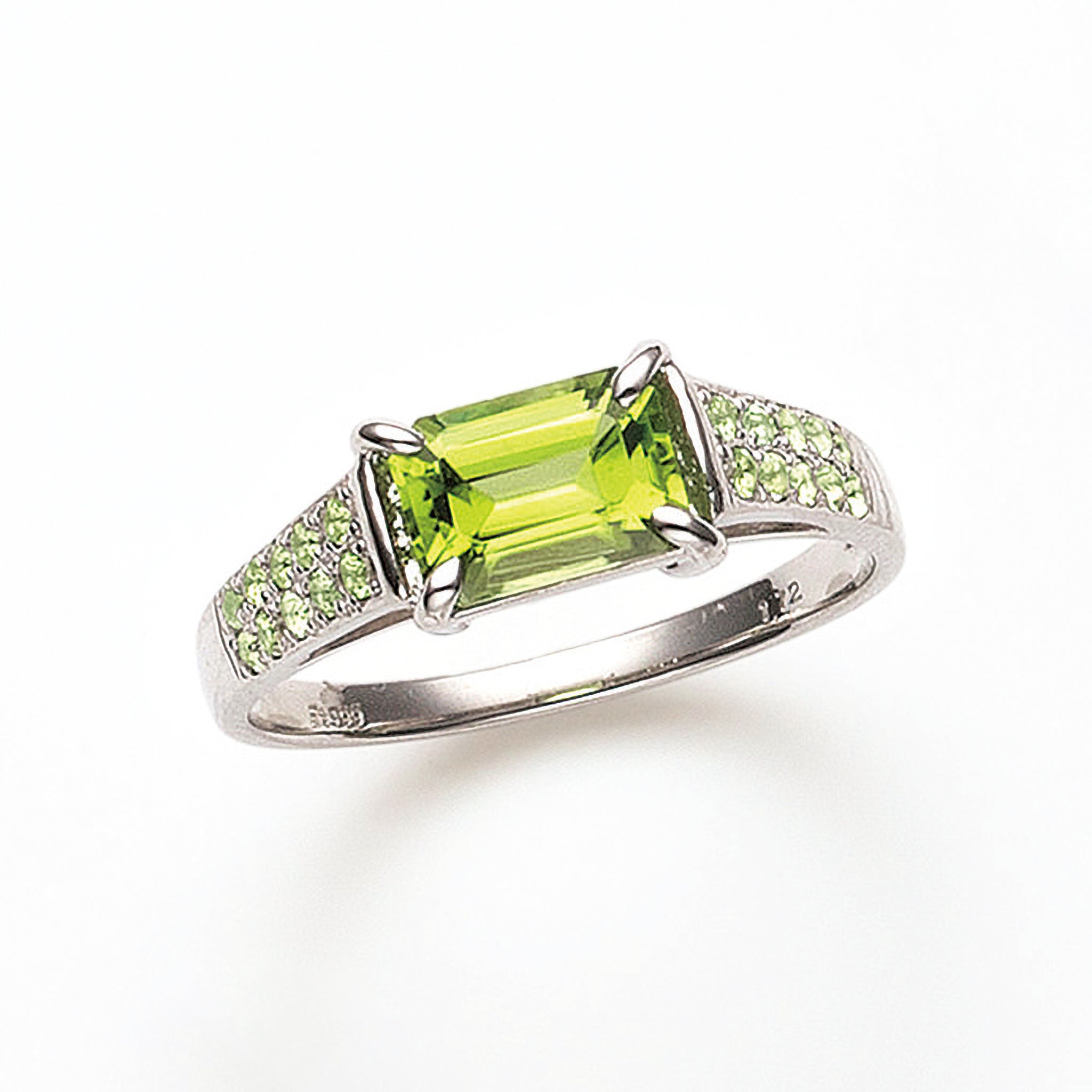 ペリドット プラチナリング(計1.5カラット/8月誕生石)《26A03001》