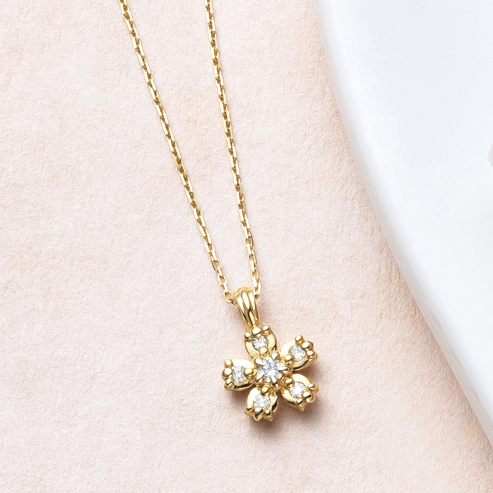 ダイヤモンド K10ネックレス(桜モチーフ/4月誕生石)《26A04801》