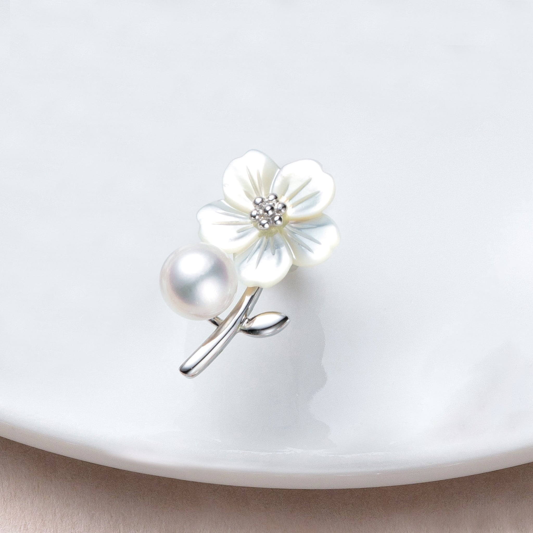 シェル/パール シルバーブローチ(アコヤ真珠/フラワーモチーフ)《26A04805》