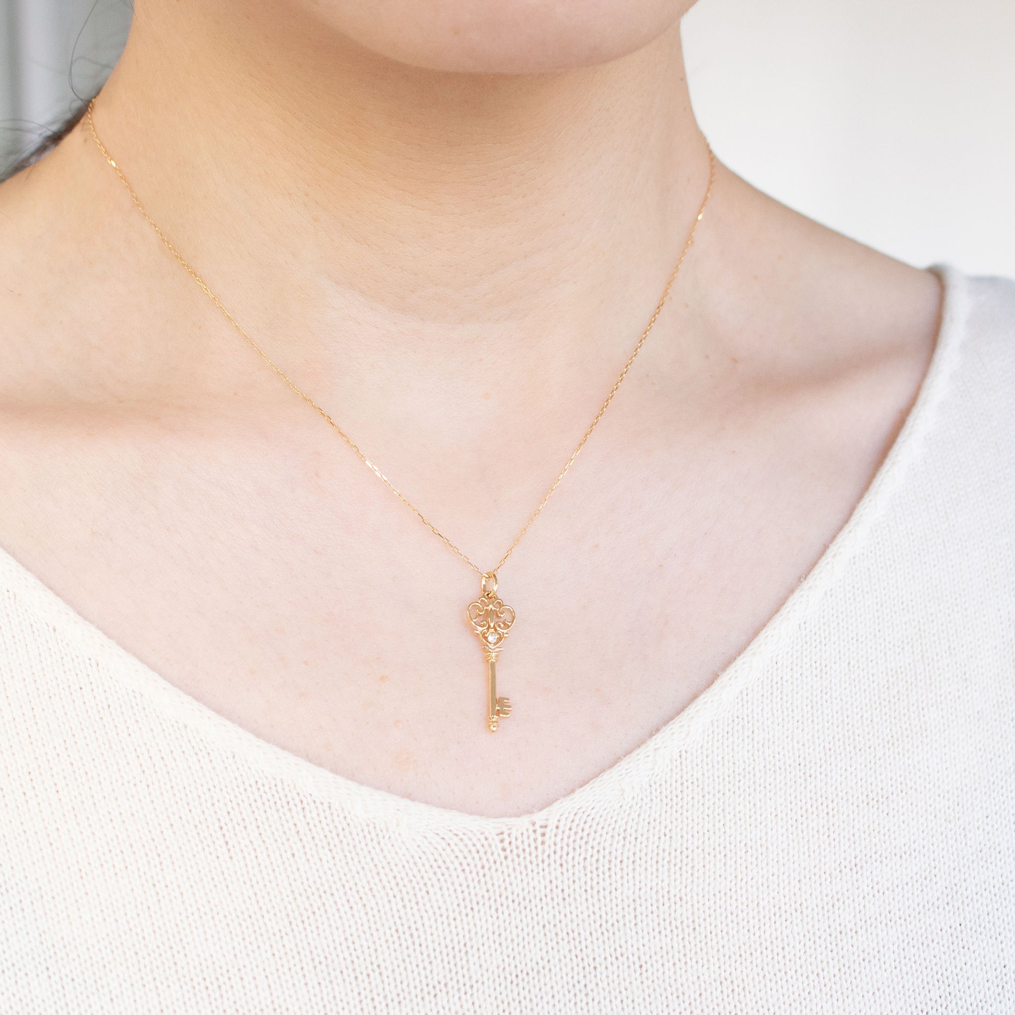 ダイヤモンド K18ネックレス(キーモチーフ/4月誕生石)《26C20115》