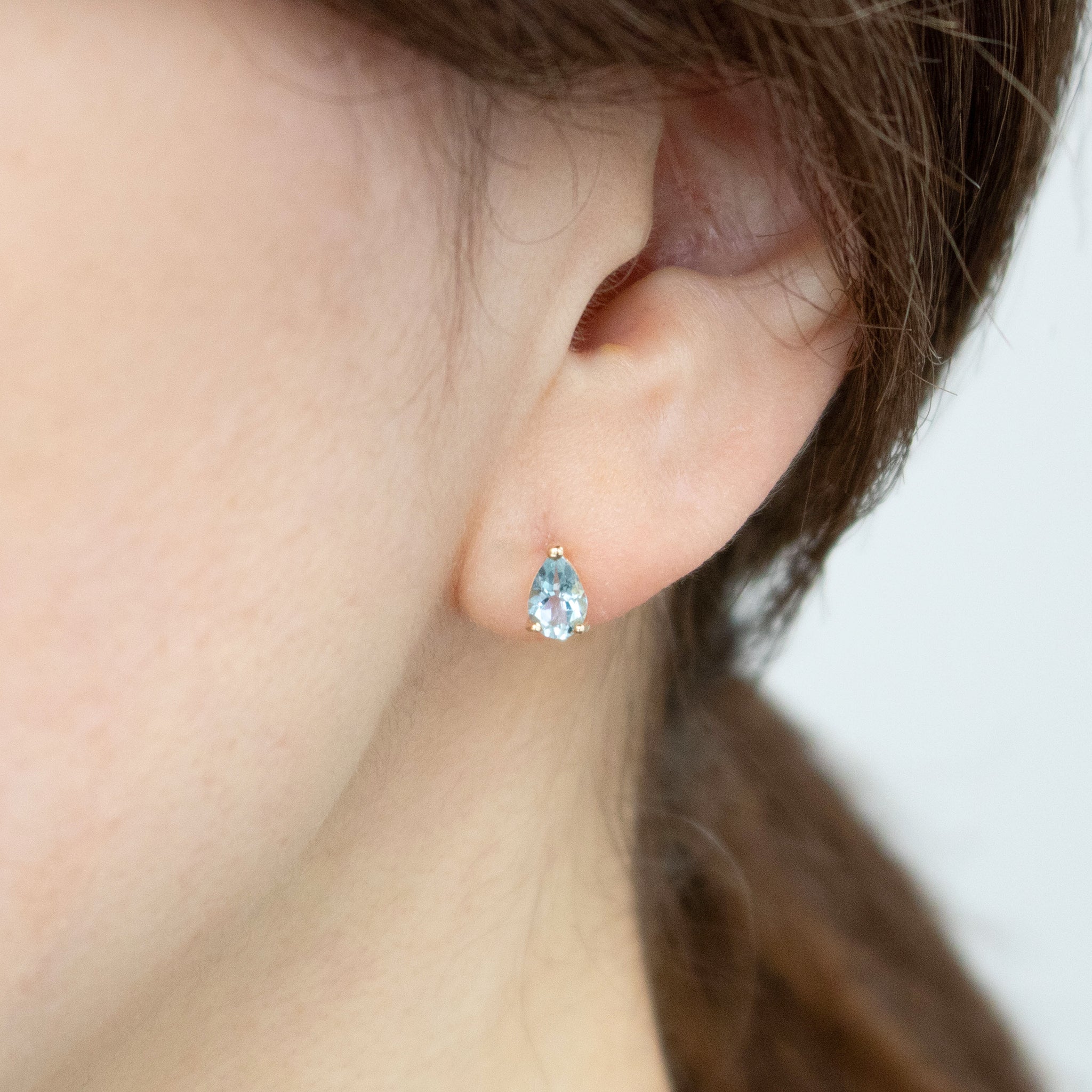 アクアマリン K10ピアス(ペアシェイプ/3月誕生石)《26C40127》