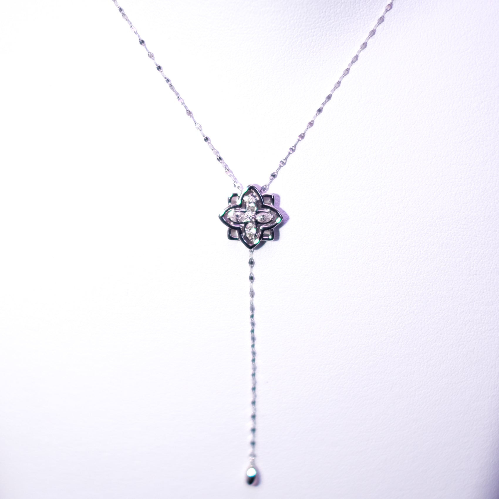 ダイヤモンド プラチナネックレス(ロング/70cm/スライド式/フラワーモチーフ/4月誕生石)《26H00808》