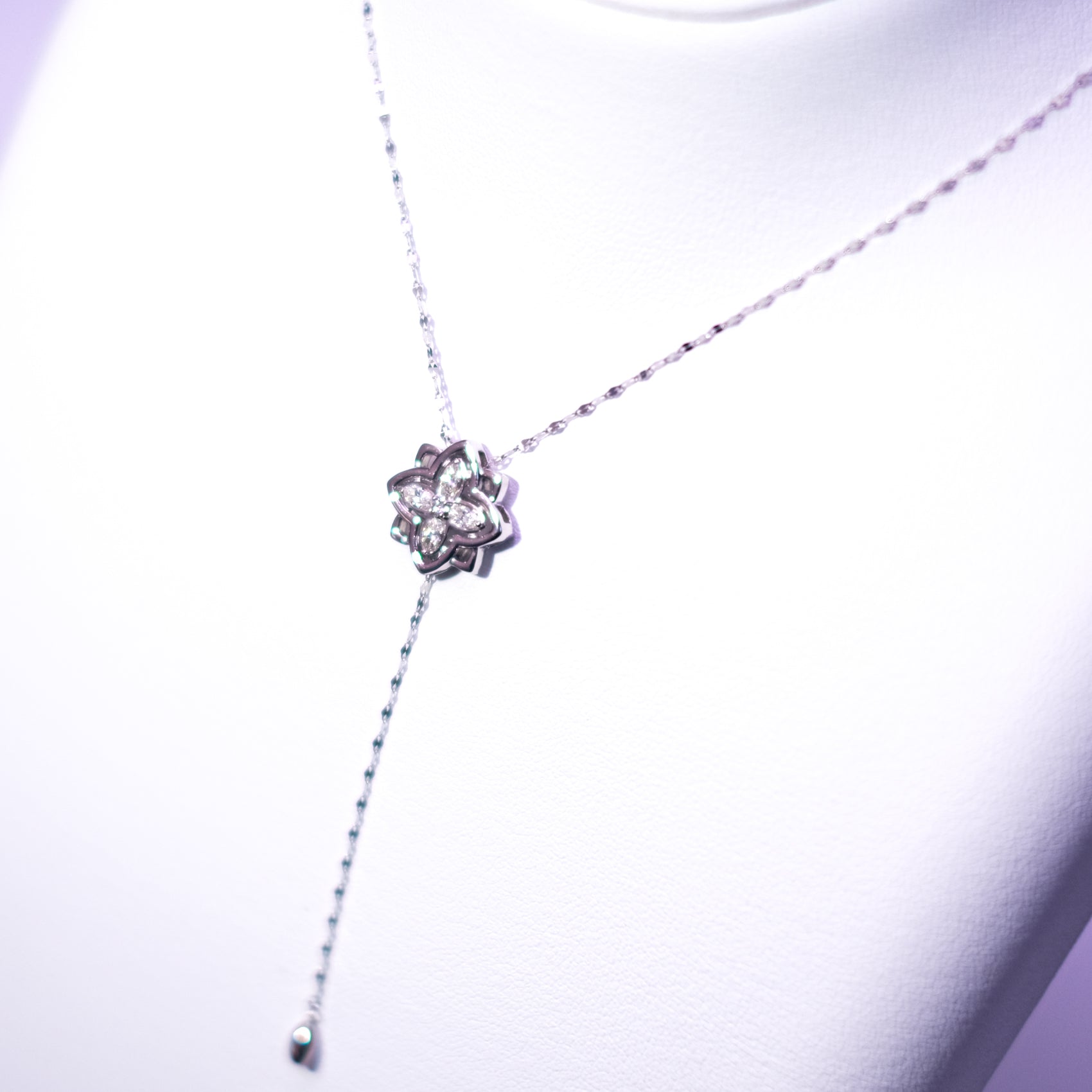 ダイヤモンド プラチナネックレス(ロング/70cm/スライド式/フラワーモチーフ/4月誕生石)《26H00808》