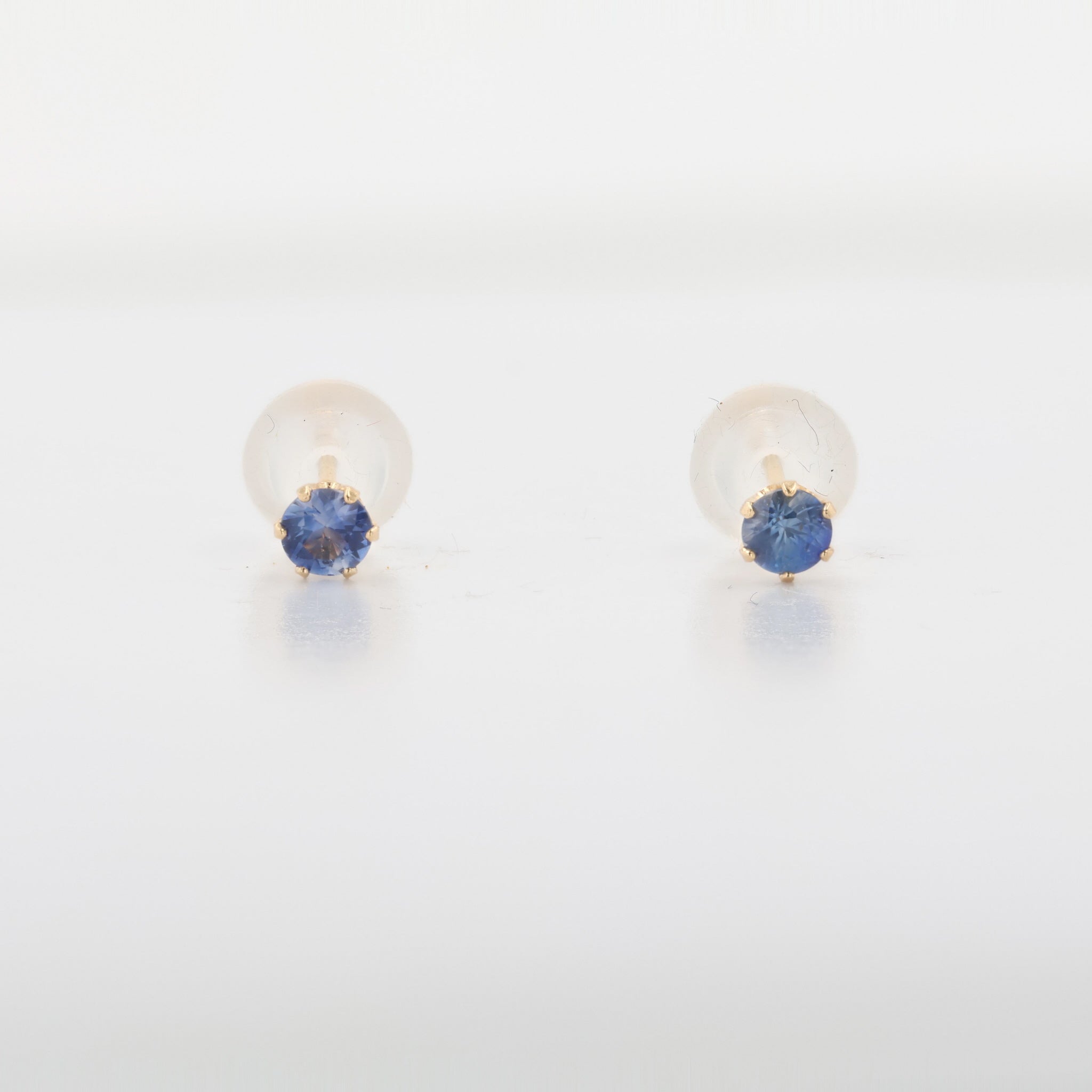 サファイア K18ピアス(9月誕生石)《26N02405》