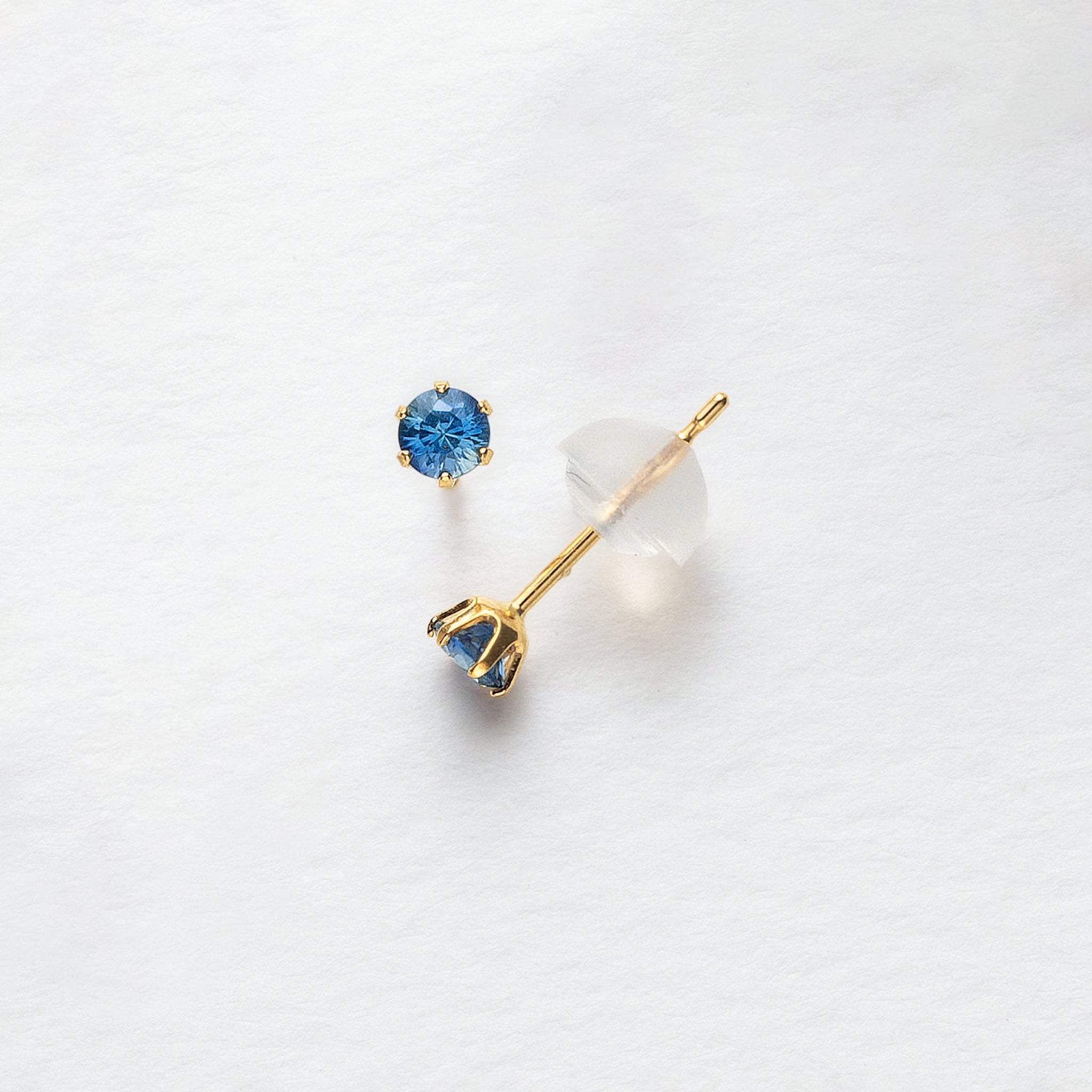 サファイア K18ピアス(9月誕生石)《26N02405》