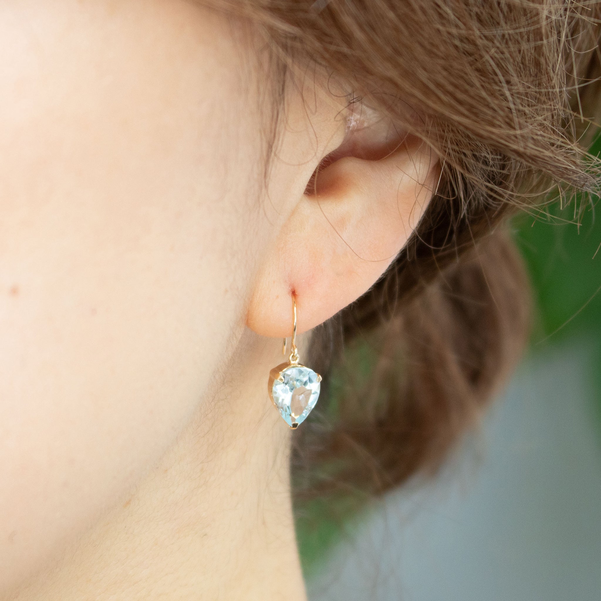 ブルートパーズ K10ピアス(ペアシェイプ/11月誕生石)《26N02504》