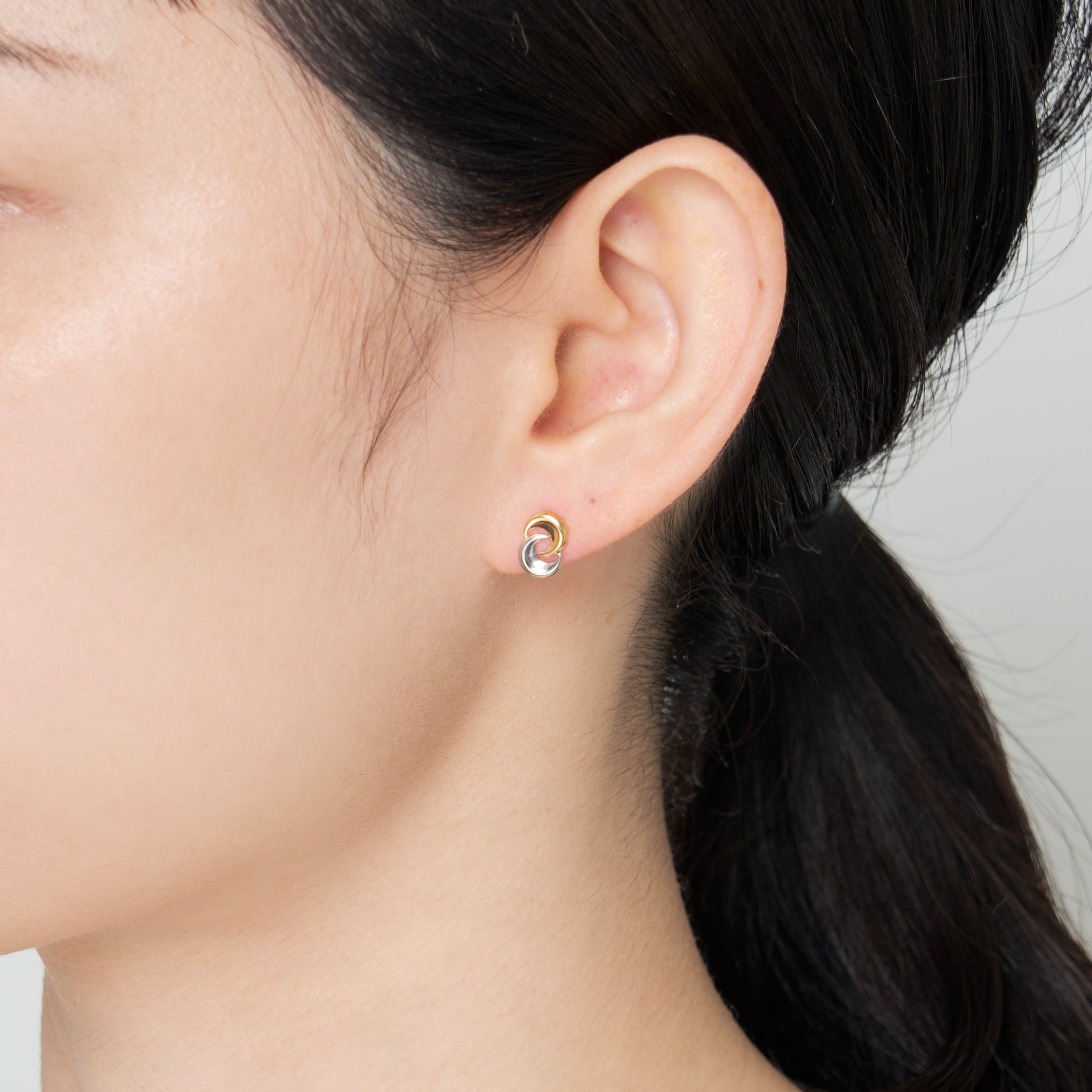 プラチナ/K18ピアス(コンビカラー/三日月モチーフ)《26N02604》