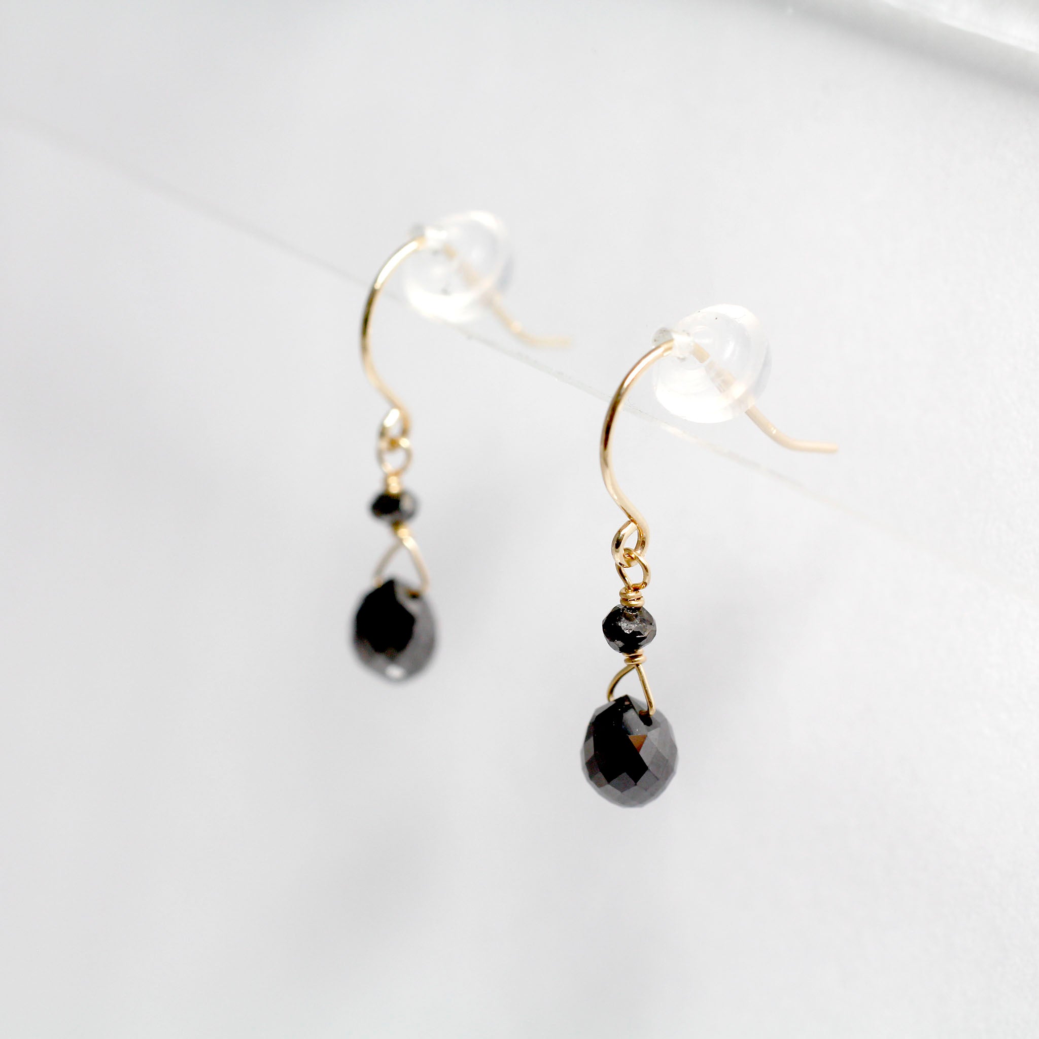 ブラックダイヤモンド K10ピアス(4月誕生石)《26N02608》