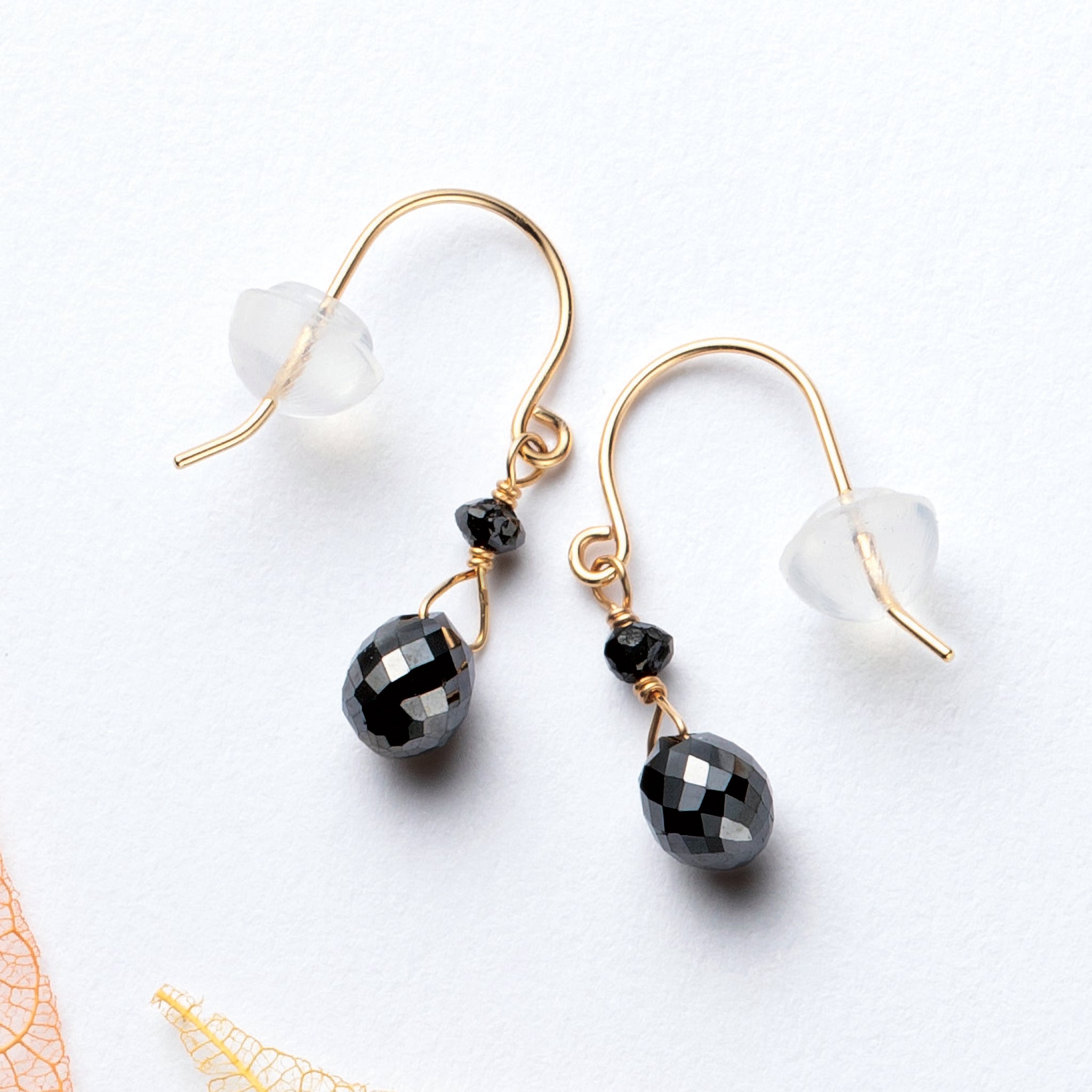 ブラックダイヤモンド K10ピアス(4月誕生石)《26N02608》