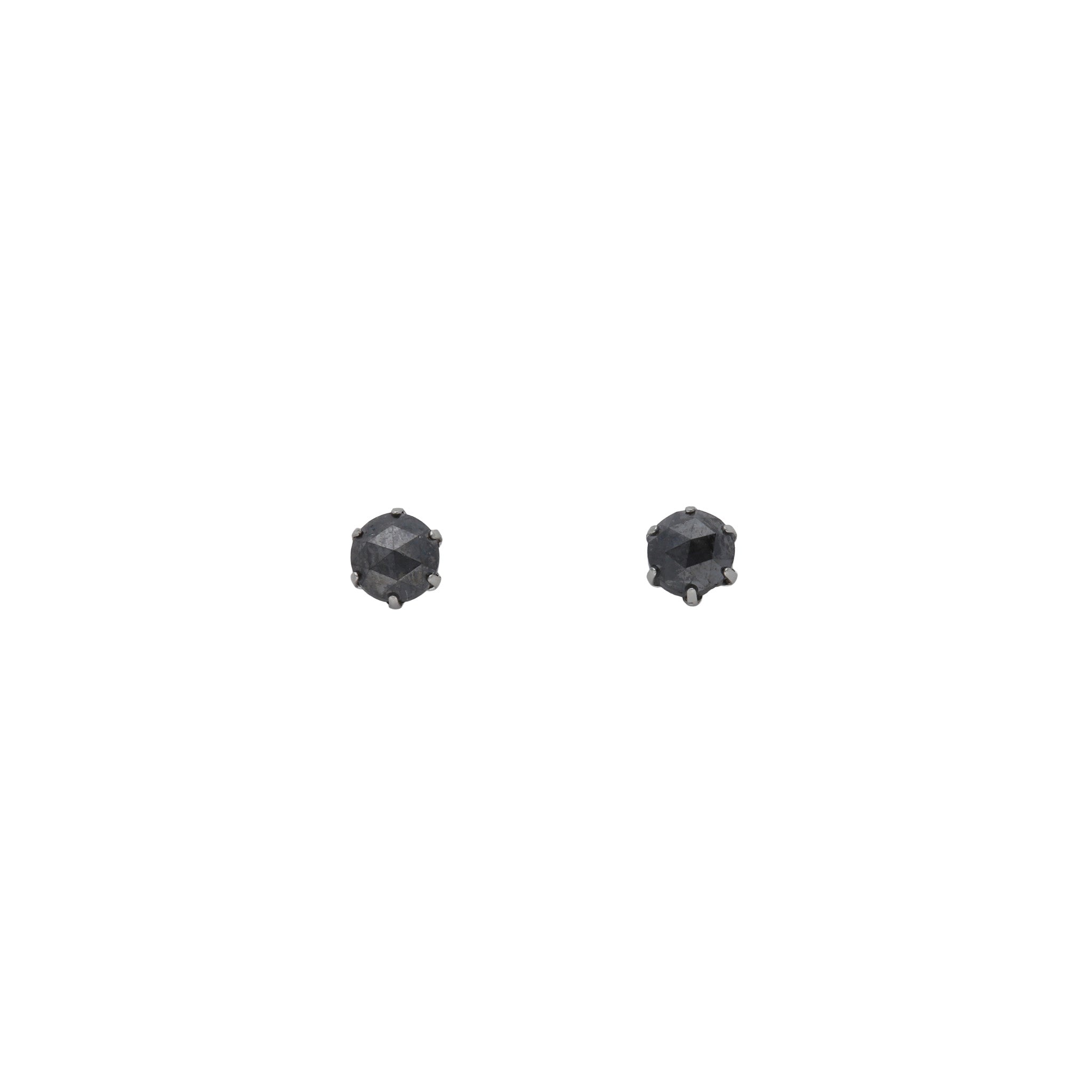 ブラックダイヤモンド プラチナピアス(計1.0カラット/4月誕生石)《26N02609》