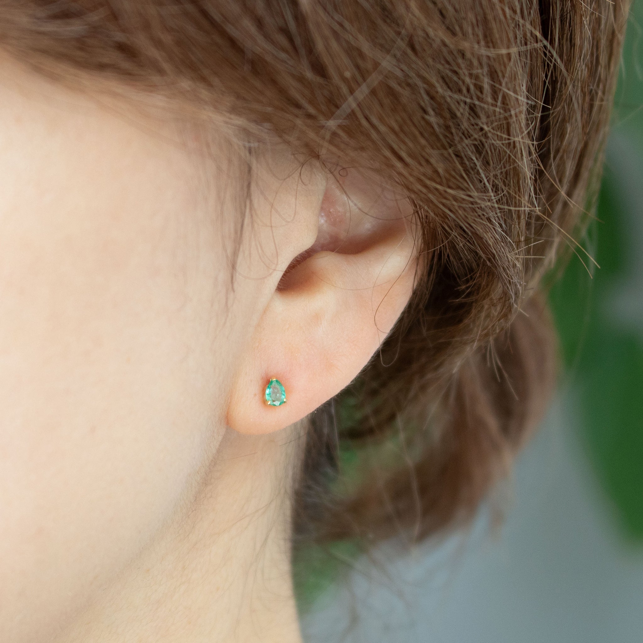 エメラルド K18ピアス(ペアシェイプ/5月誕生石)《26N02610》