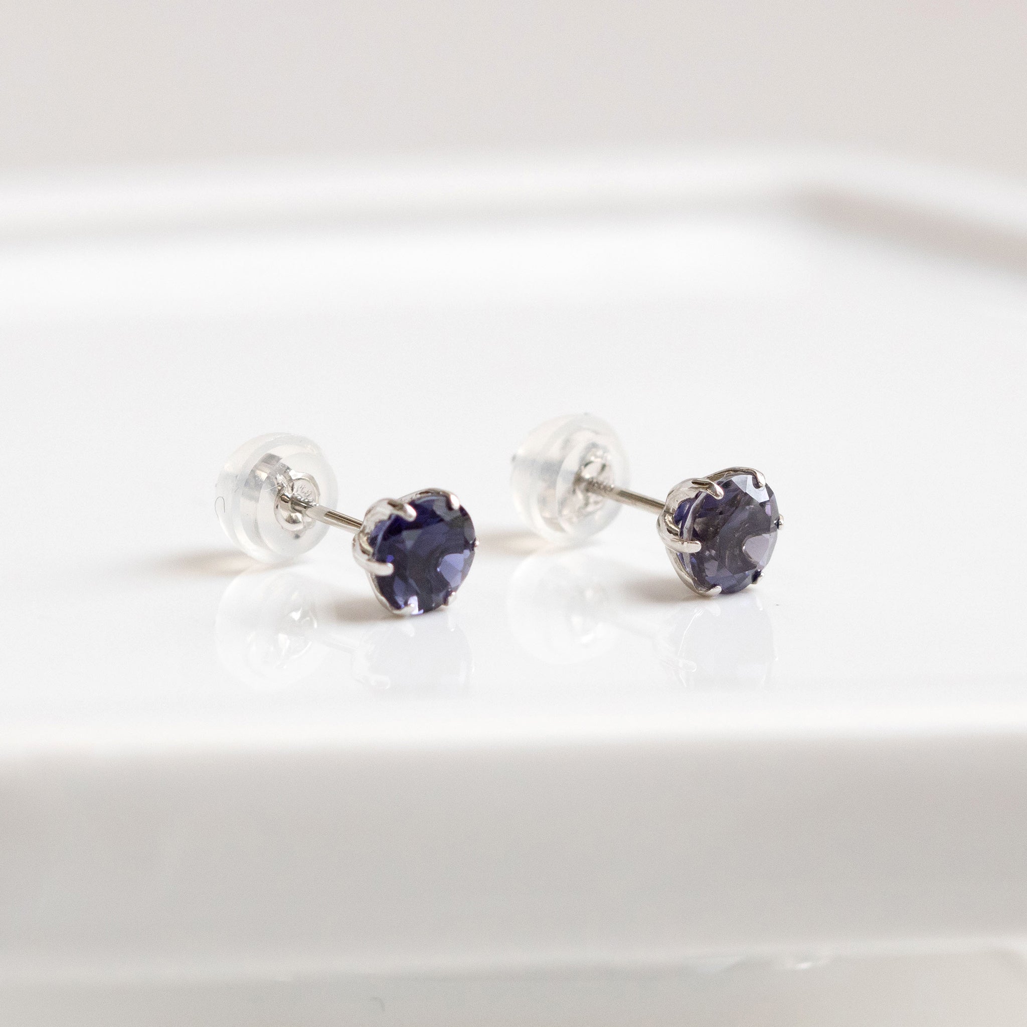 【限定1点】アイオライト プラチナピアス(3月誕生石)《26T10104》