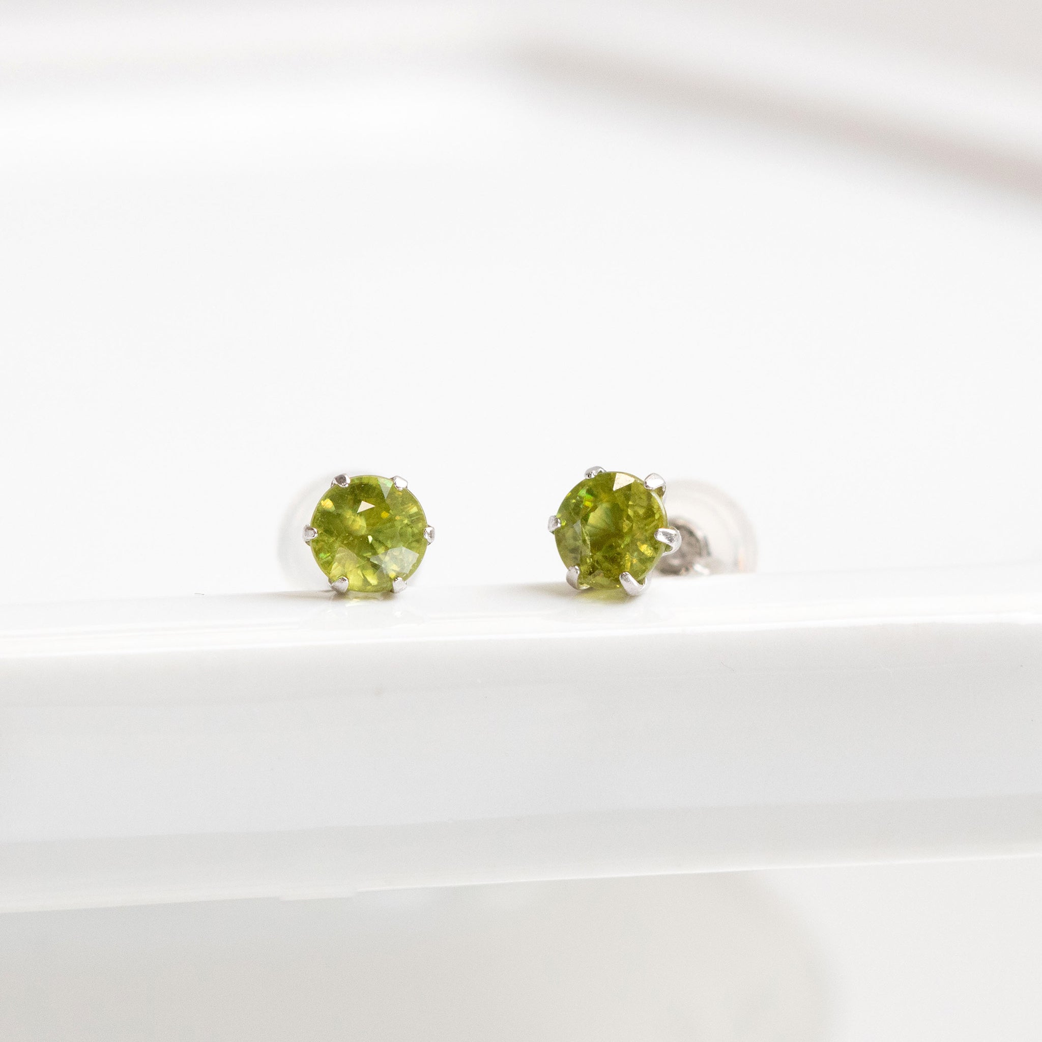 【限定1点】スフェーン プラチナピアス(7月誕生石)《26T10107》