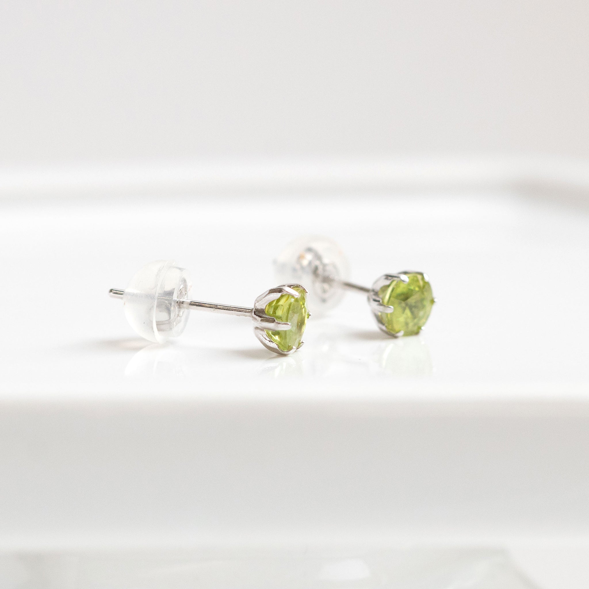 【限定1点】スフェーン プラチナピアス(7月誕生石)《26T10107》