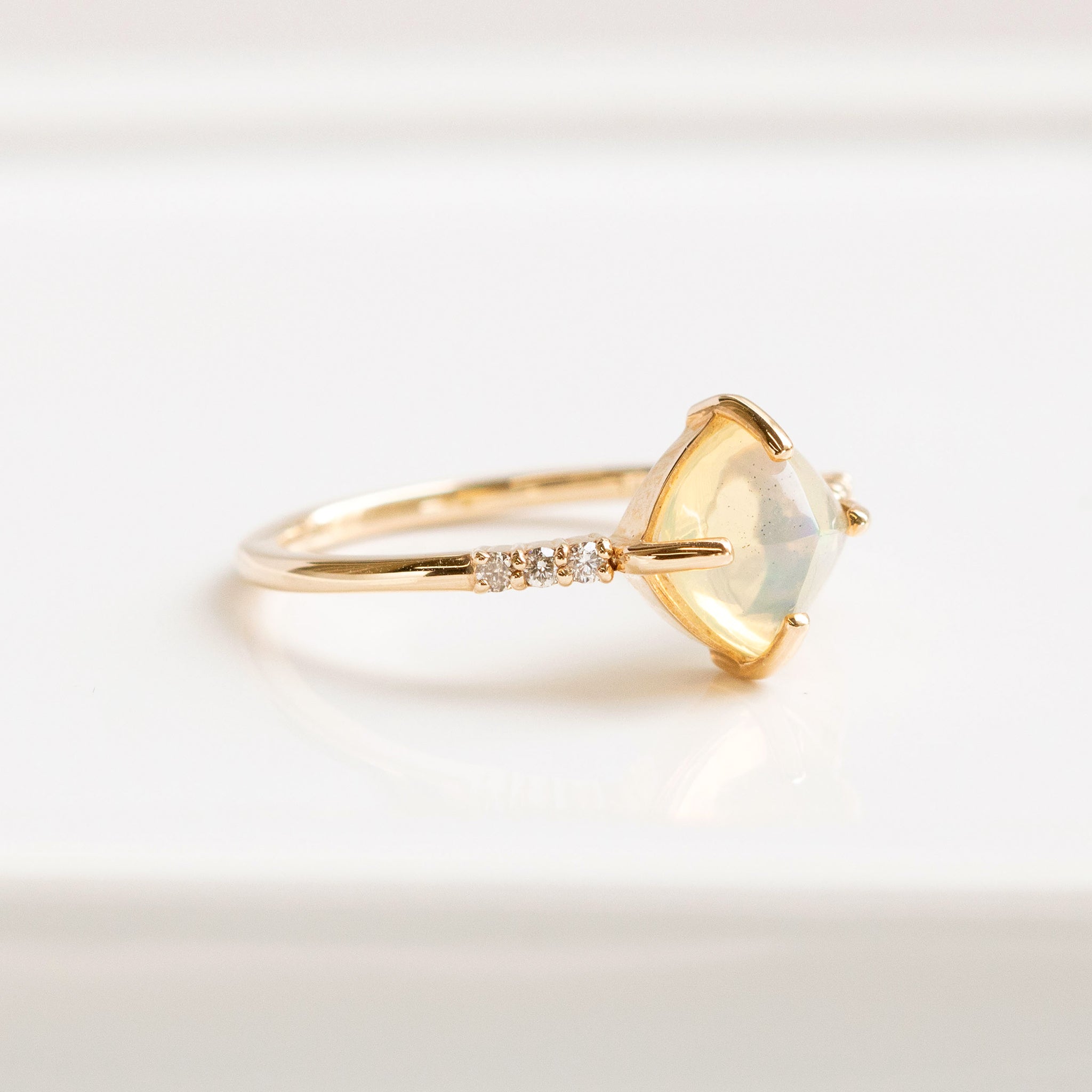 【限定1点】オパール/ダイヤモンド K10リング(シュガーローフカット/10月誕生石)《26T10111》