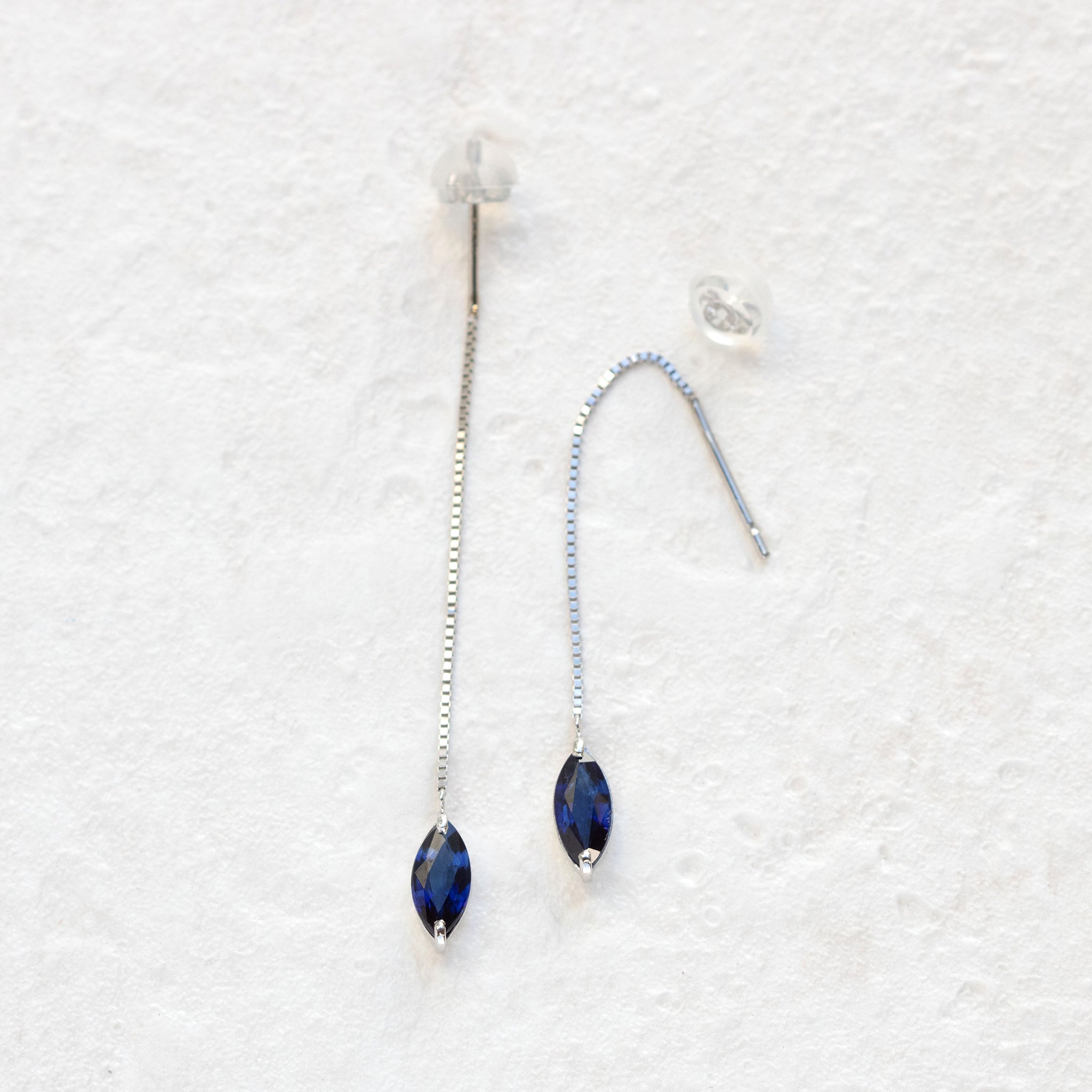 サファイア プラチナピアス(9月誕生石)《26T10134》