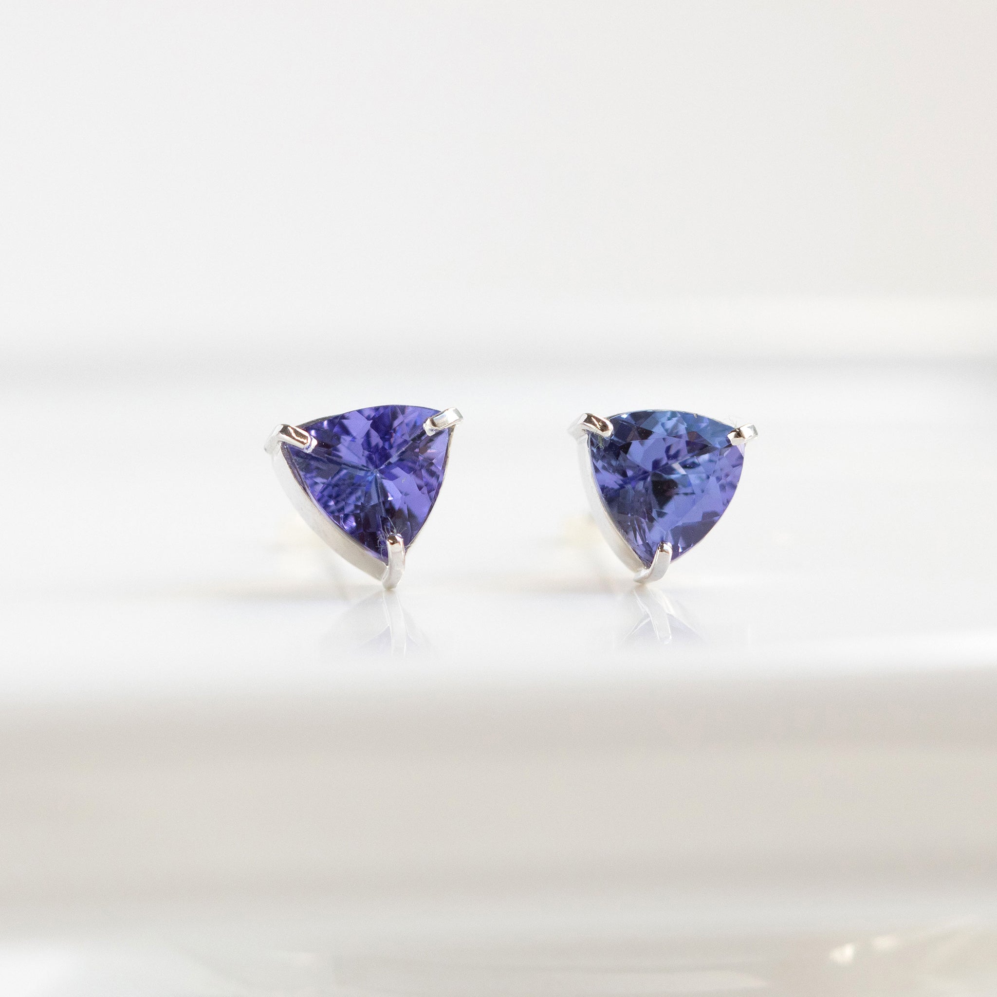 【限定1点】タンザナイト プラチナピアス(トリリアントカット/12月誕生石)《26T10135》