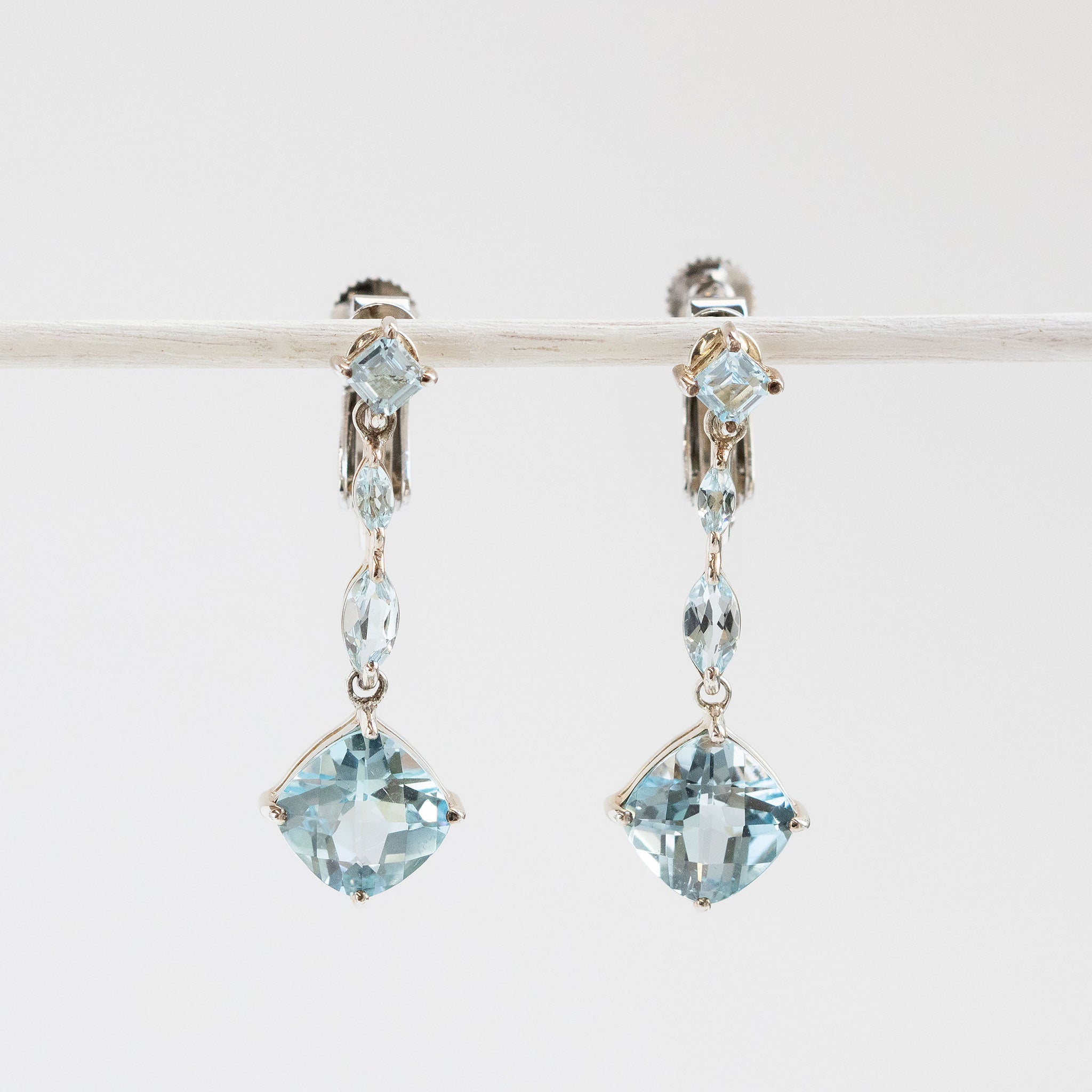 ブルートパーズ シルバーイヤリング(11月誕生石)《26T10154》