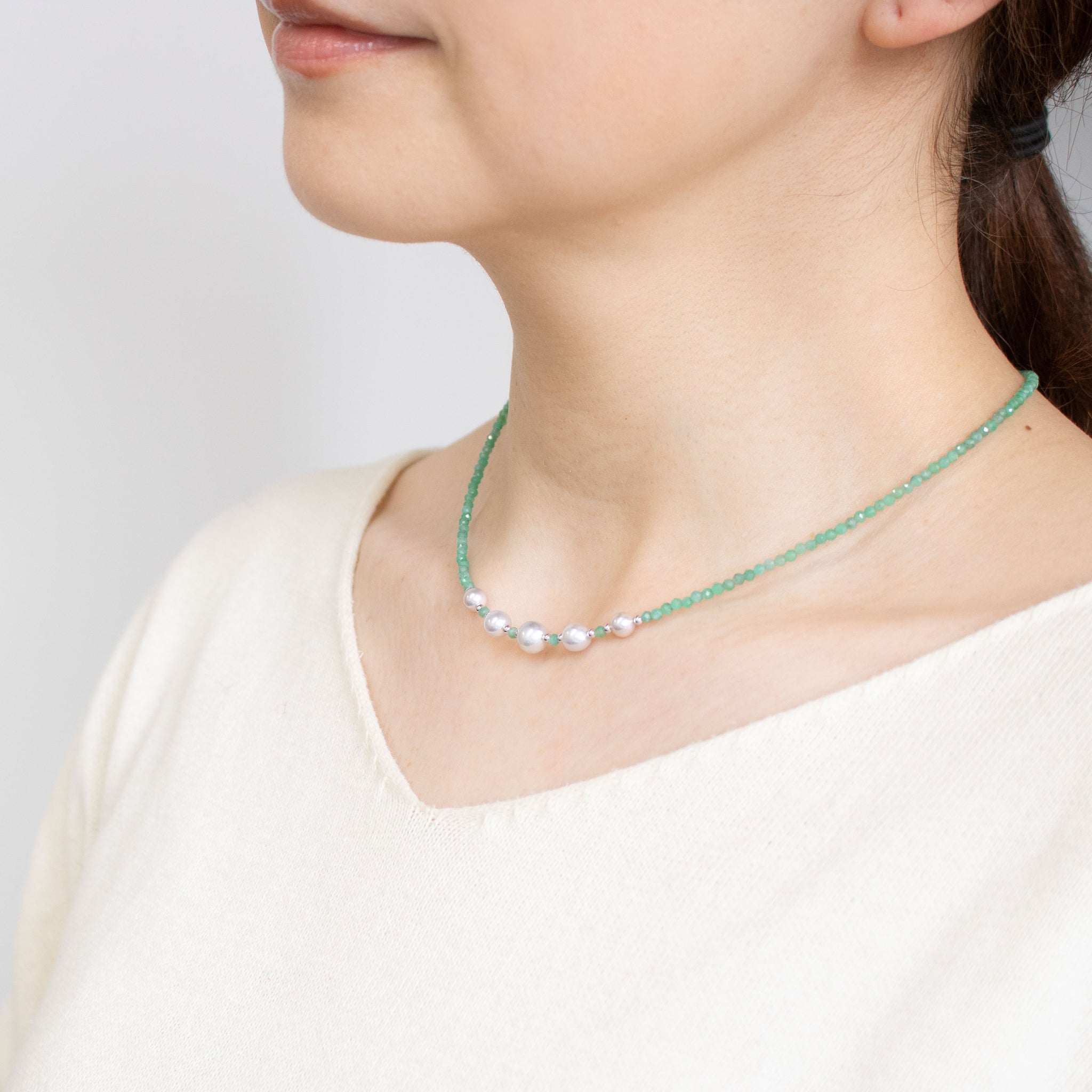 パール/エメラルド シルバーネックレス(アコヤ真珠)《26T10156》