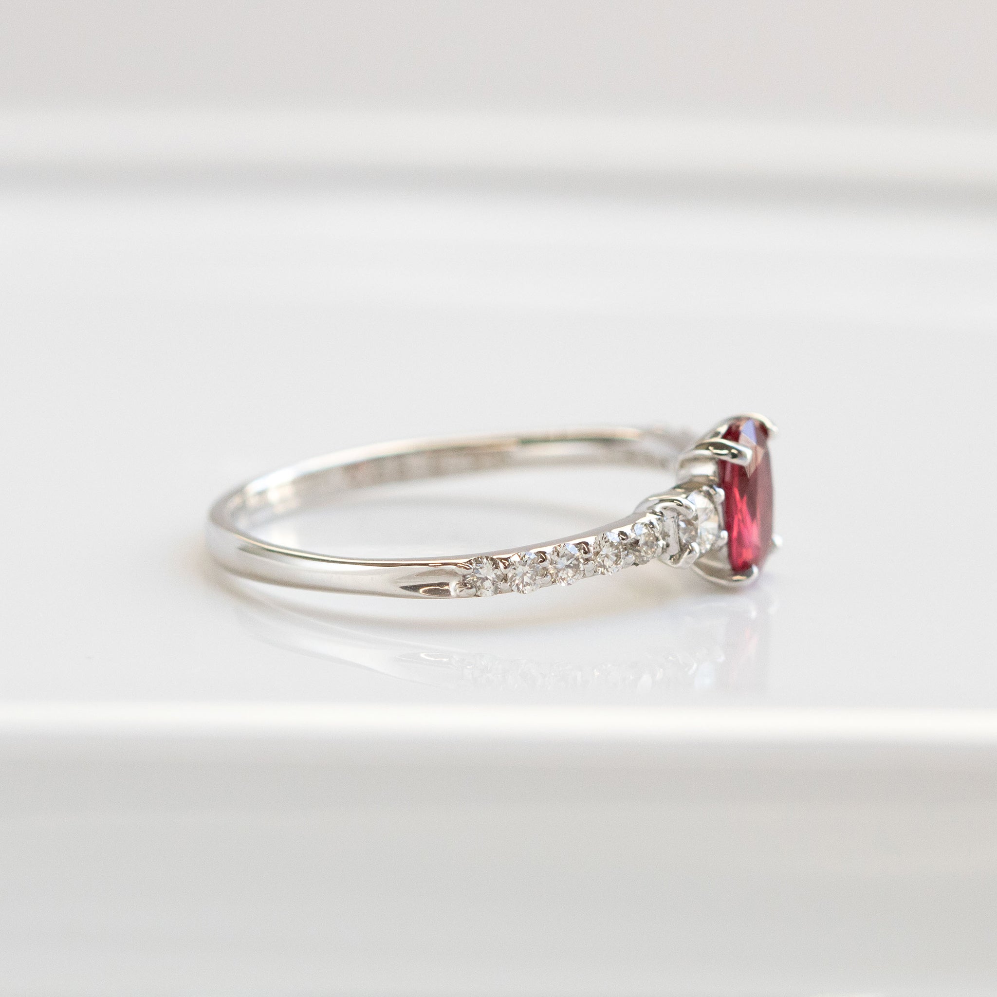 【限定1点】ルビー/ダイヤモンド プラチナリング(0.53カラット/ピジョンブラッド/鑑別書付/7月誕生石)《26T10159》