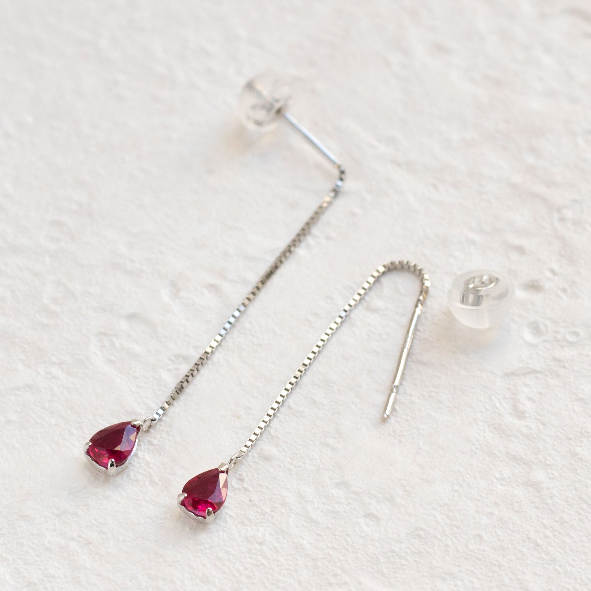 【限定1点】ルビー プラチナピアス(計0.40カラット/ペアシェイプ/7月誕生石)《26T10161》