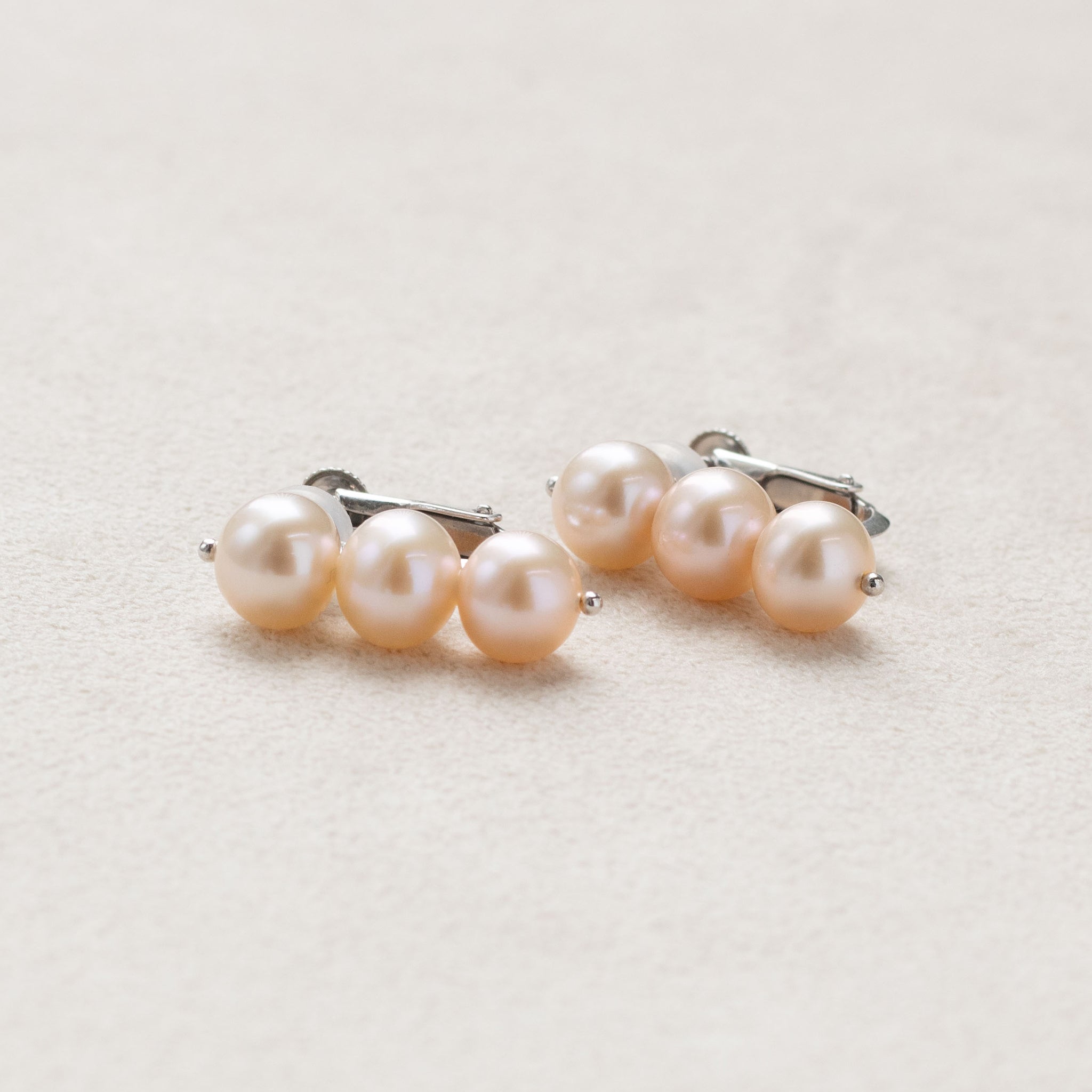 【限定6点】パール シルバーイヤリング(淡水真珠/6.5mm/ナチュラルオレンジ系/6月誕生石)《26T10171》