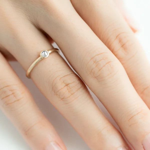 ダイヤ K18リング(0.05カラット/FカラーUP/ローズカット/艶消し仕上げ/グレーティングレポート付き)《WRGD4167》