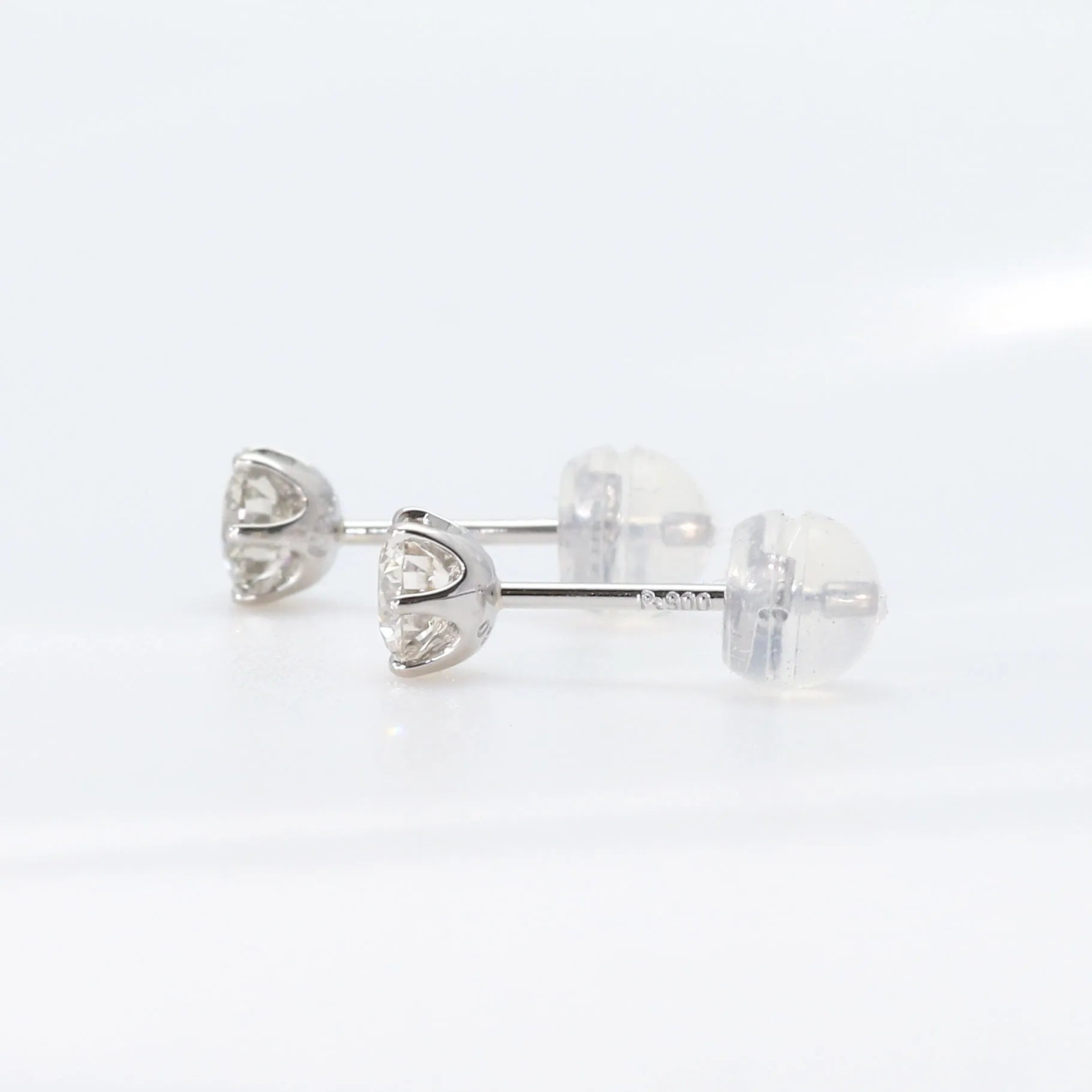 ダイヤモンド プラチナピアス(計0.4カラット/スタッド/4月誕生石)《BEPD3123W》