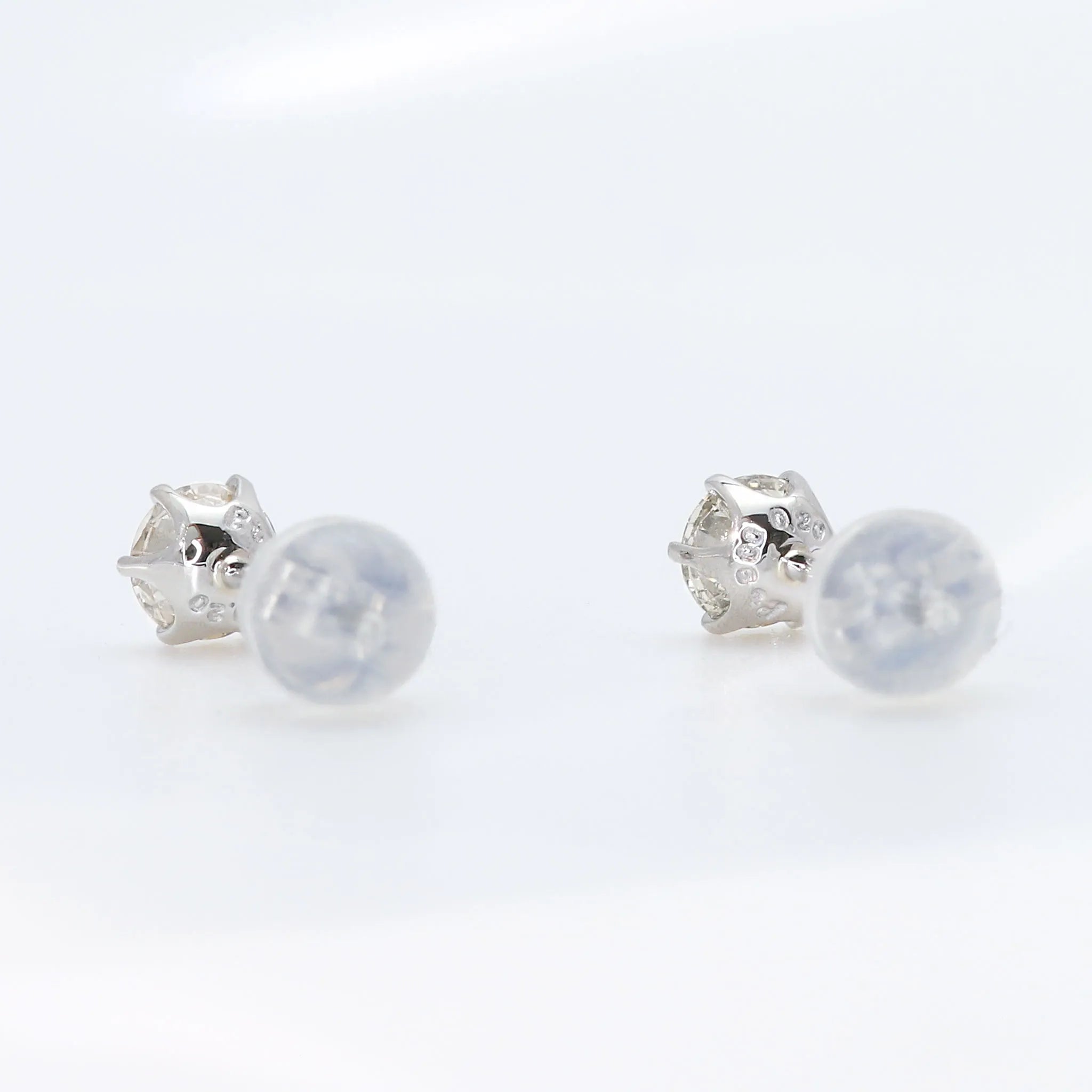 ダイヤモンド プラチナピアス(計0.4カラット/スタッド/4月誕生石)《BEPD3123W》