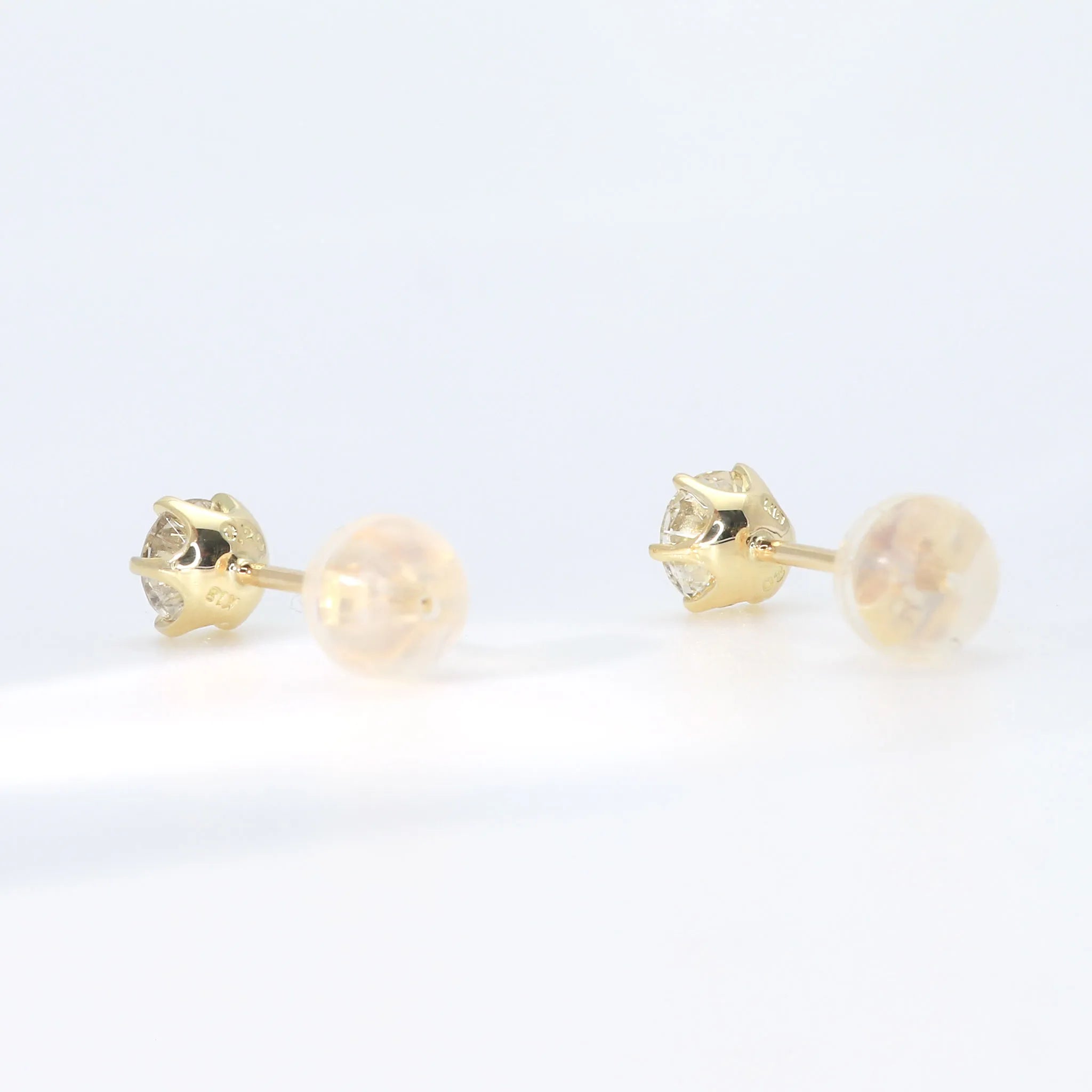 ダイヤモンド K18ピアス(計0.4カラット/スタッド/4月誕生石)《BEPD3124W》