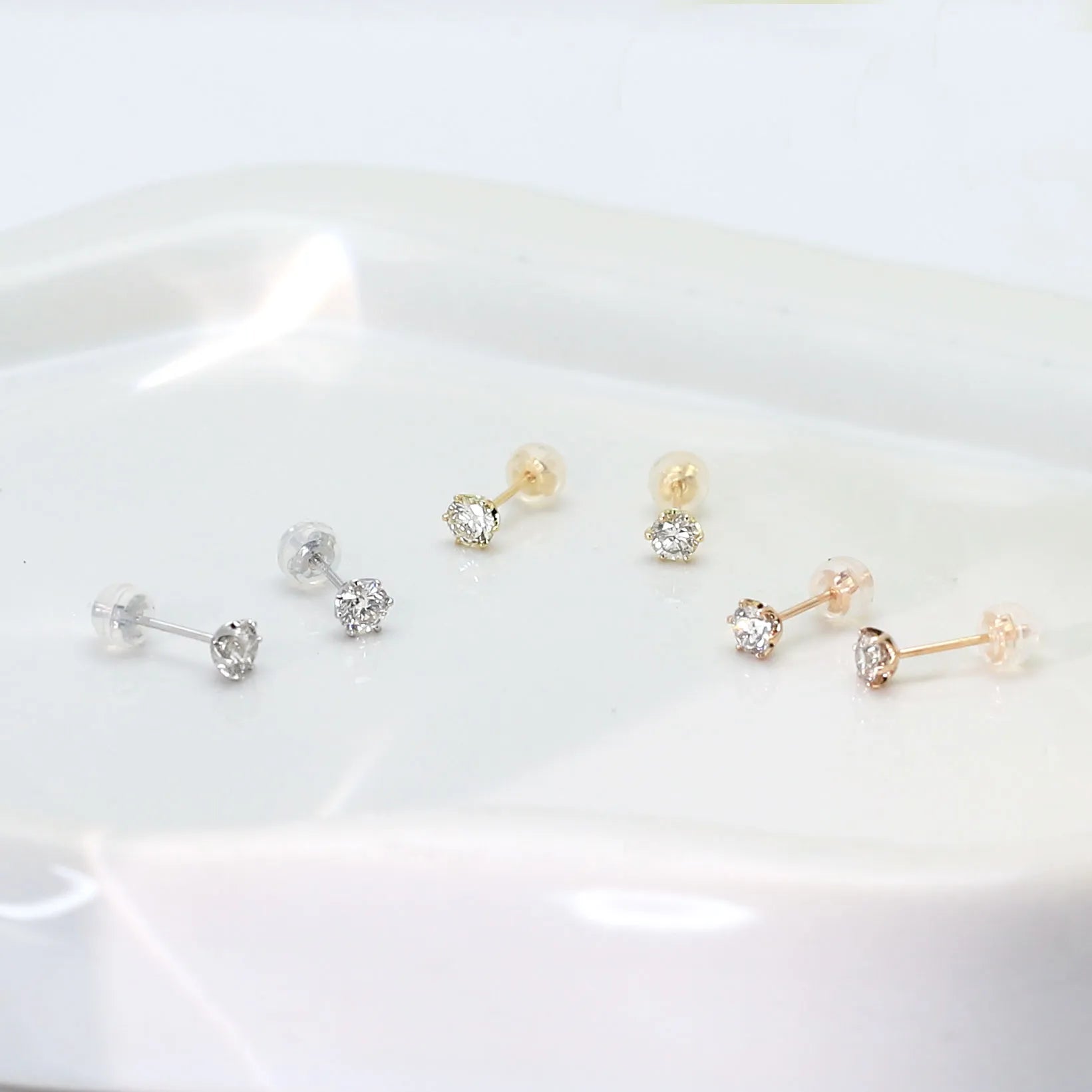 ダイヤモンド K18ピアス(計0.4カラット/スタッド/4月誕生石)《BEPD3125W》